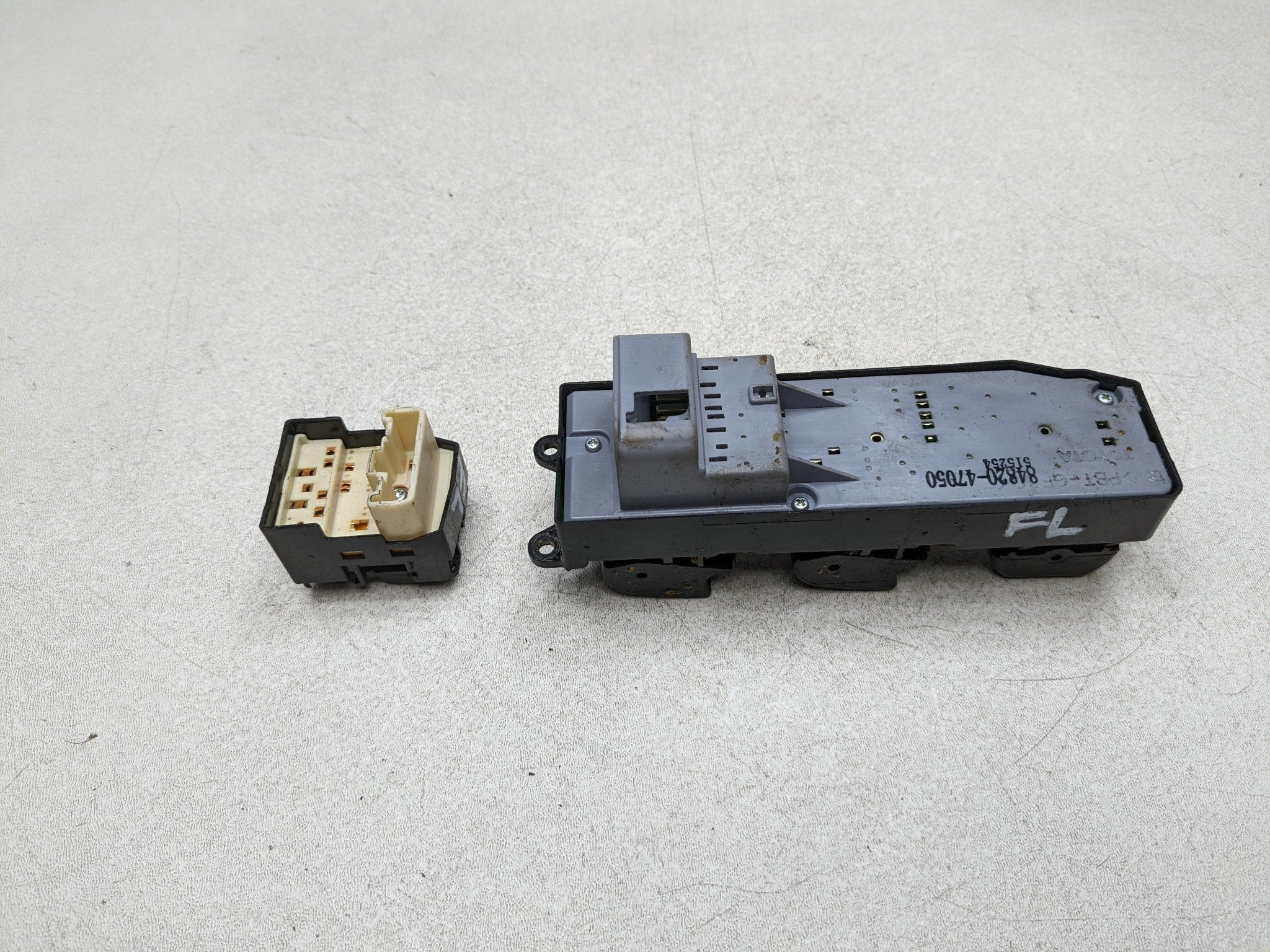 04 - 09 TOYOTA PRIUS OEM MASTER DOOR WINDOW SWITCH WITH MIRROR SWITCH FRONT LEFT