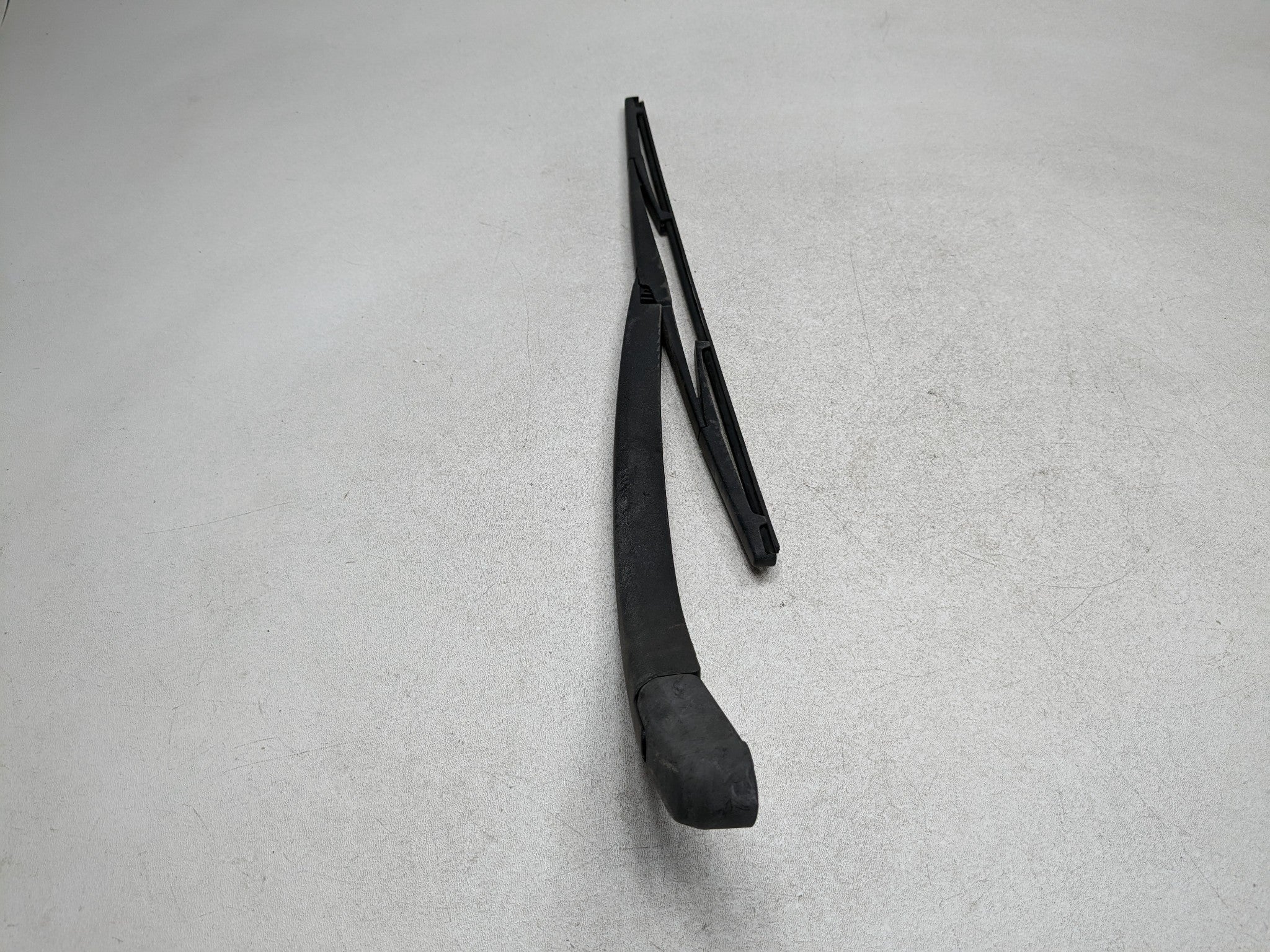 07 - 09 TOYOTA PRIUS OEM REAR TAILGATE WINDSHIELD WASHER WIPER ARM WITH BLADE