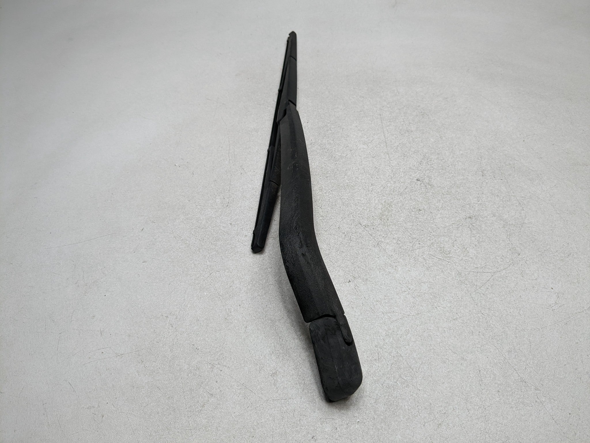 07 - 09 TOYOTA PRIUS OEM REAR TAILGATE WINDSHIELD WASHER WIPER ARM WITH BLADE