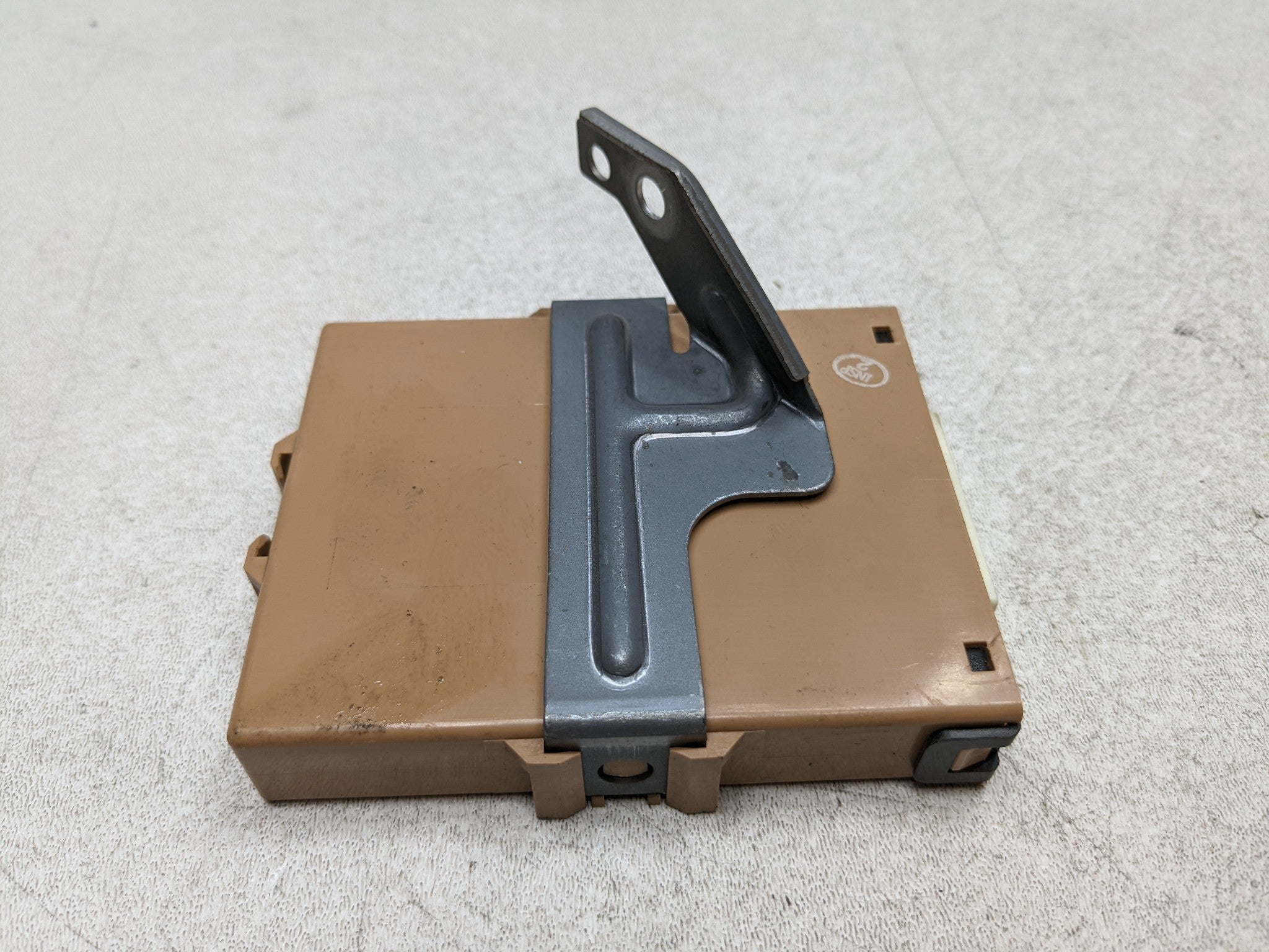 07 - 09 TOYOTA PRIUS OEM MULTIPLEX NETWORK GATEWAY COMPUTER CONTROL MODULE UNIT