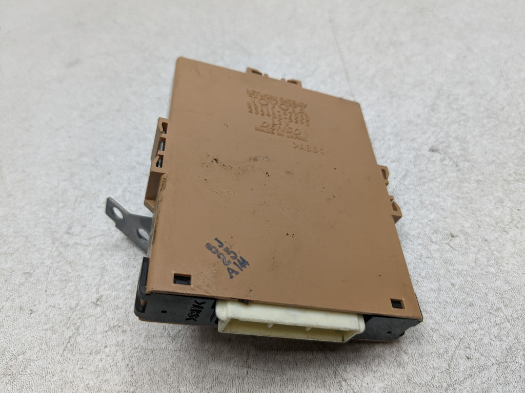 07 - 09 TOYOTA PRIUS OEM MULTIPLEX NETWORK GATEWAY COMPUTER CONTROL MODULE UNIT