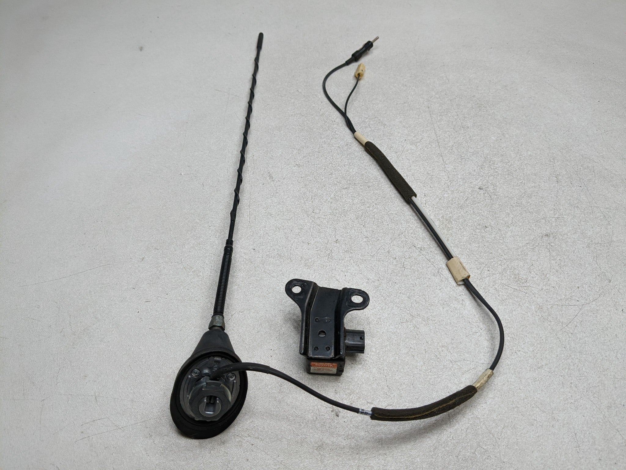 2007 - 2009 TOYOTA PRIUS OEM REAR ANTENNA ROOF RADIO AUDIO ASSEMBLY