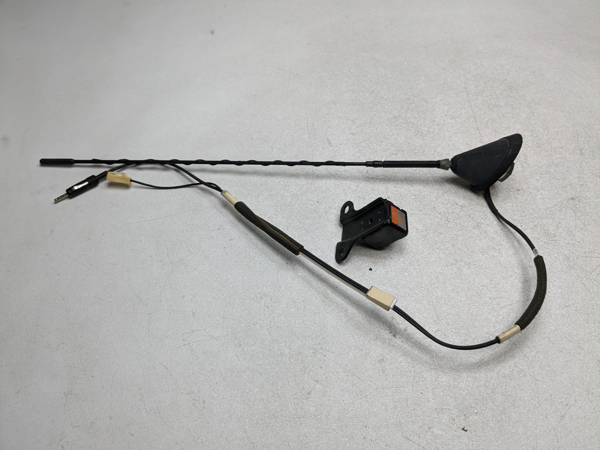 2007 - 2009 TOYOTA PRIUS OEM REAR ANTENNA ROOF RADIO AUDIO ASSEMBLY