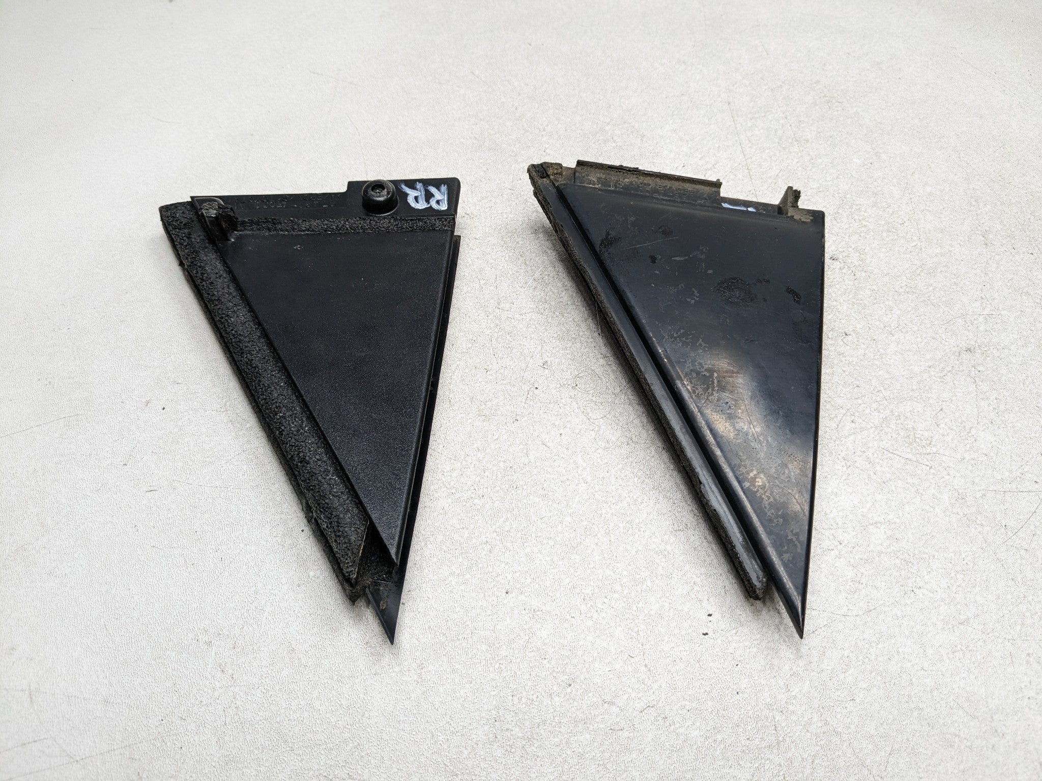 07 - 09 TOYOTA PRIUS OEM DOOR WINDOW GUIDE TRIM SET INNER SEAL CORNER COVER REAR