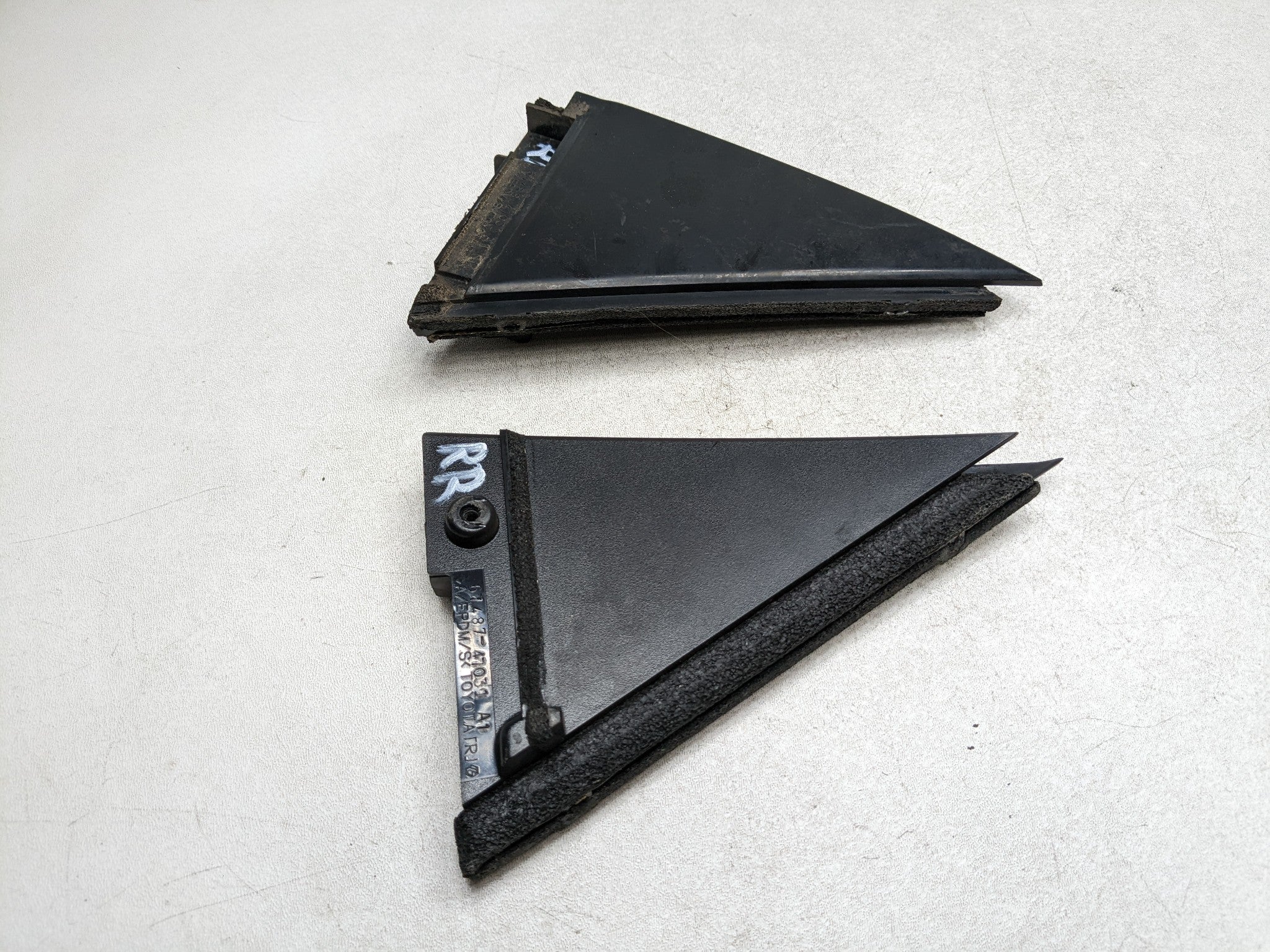 07 - 09 TOYOTA PRIUS OEM DOOR WINDOW GUIDE TRIM SET INNER SEAL CORNER COVER REAR