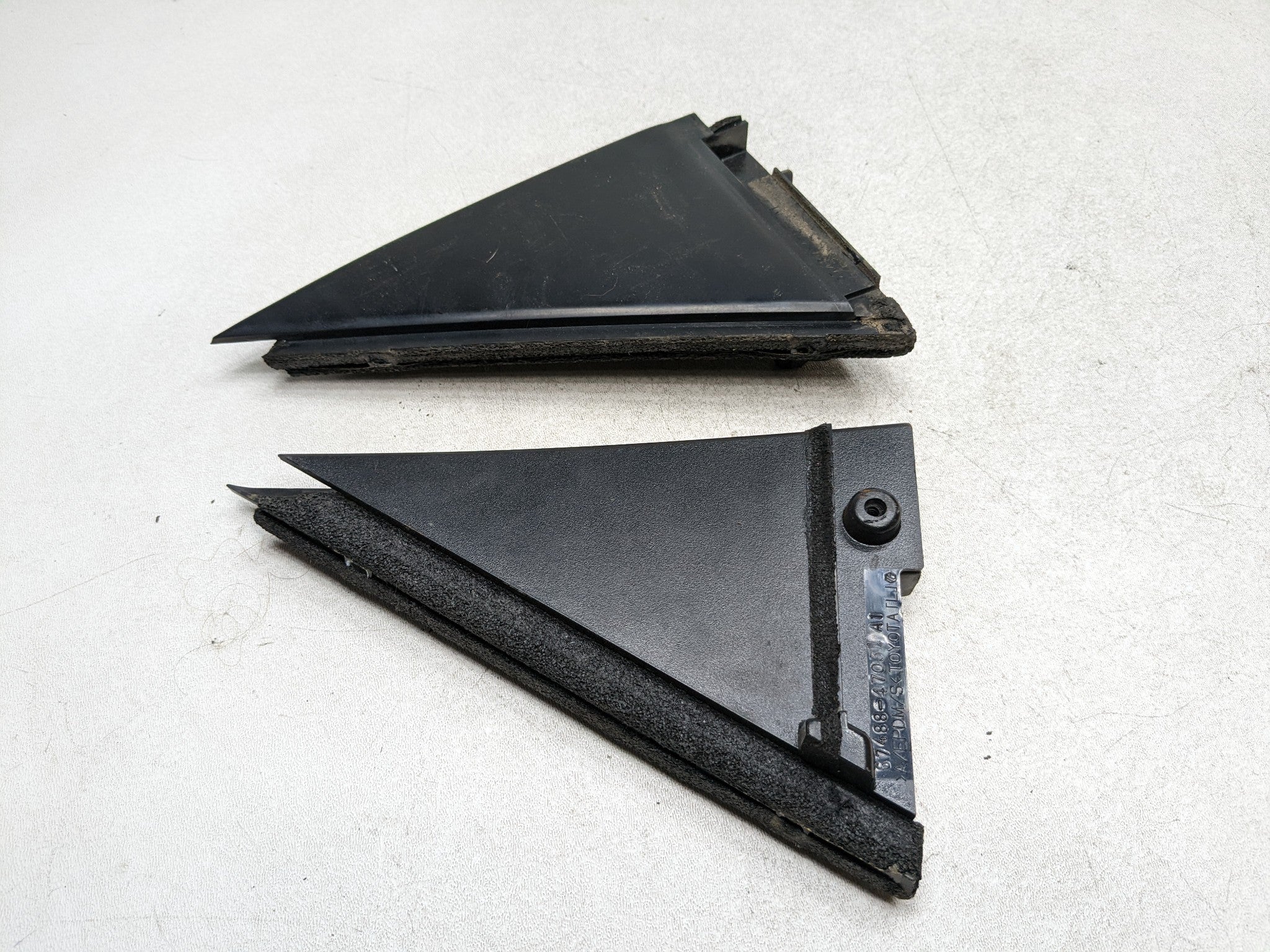 07 - 09 TOYOTA PRIUS OEM DOOR WINDOW GUIDE TRIM SET INNER SEAL CORNER COVER REAR