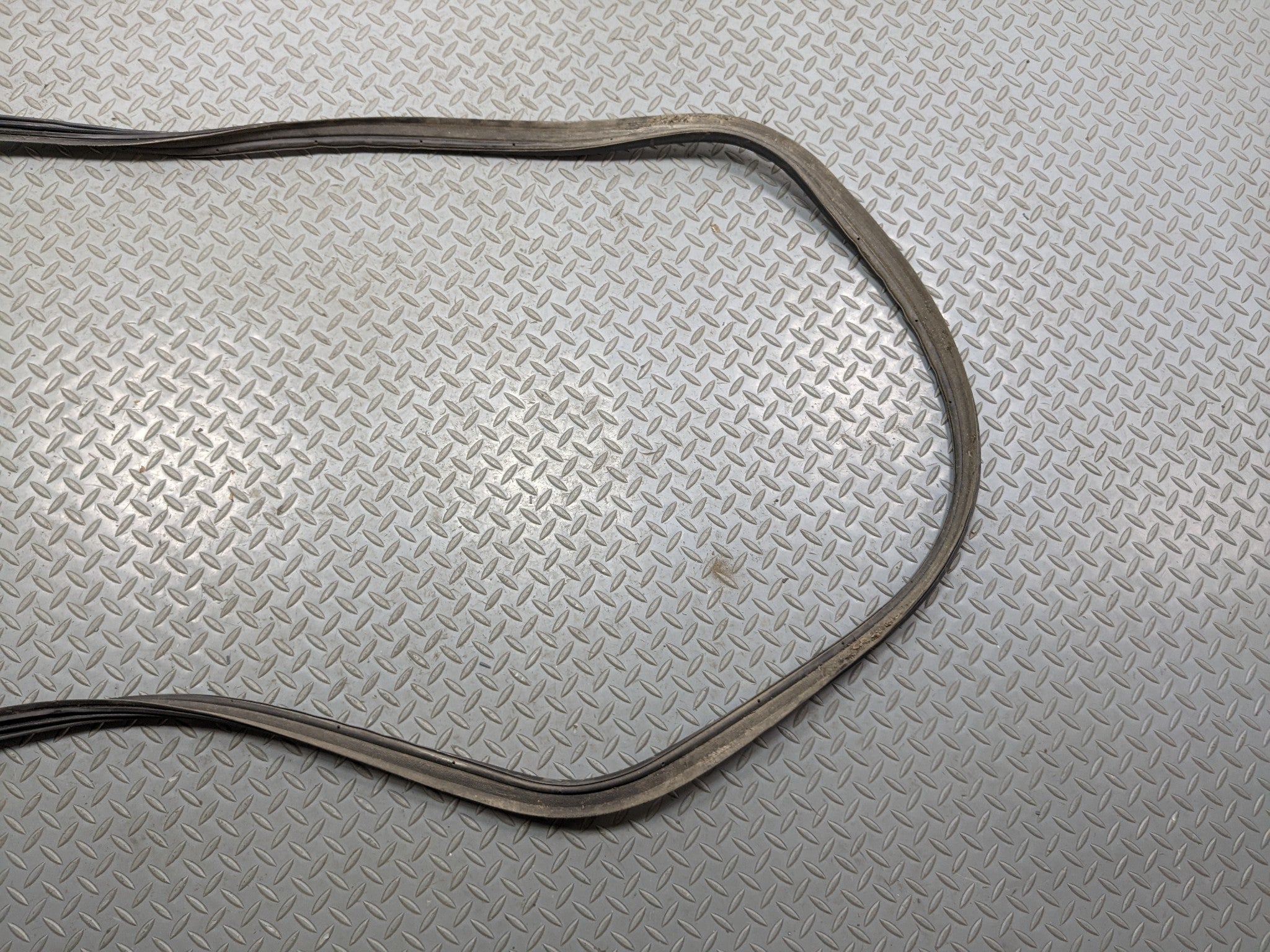 07 - 09 TOYOTA PRIUS OEM DOOR SEAL WEATHER STRIPPING RUBBER REAR TRUNK LIFTGATE