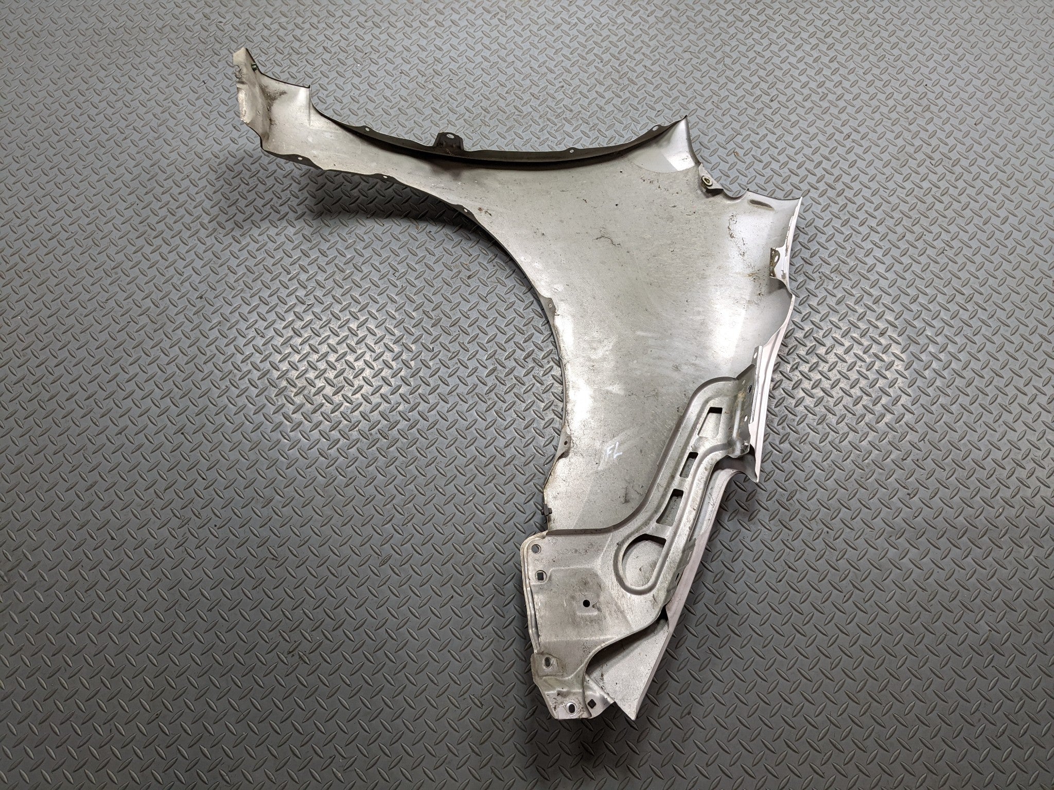 07 - 09 TOYOTA PRIUS OEM FENDER COVER PANEL CLASSIC SILVER METALLIC FRONT LEFT