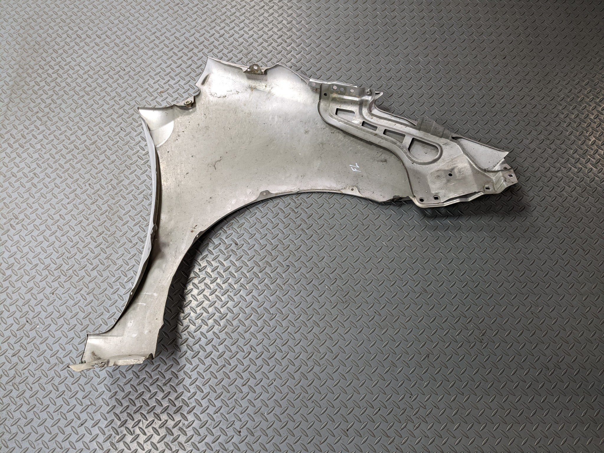 07 - 09 TOYOTA PRIUS OEM FENDER COVER PANEL CLASSIC SILVER METALLIC FRONT LEFT