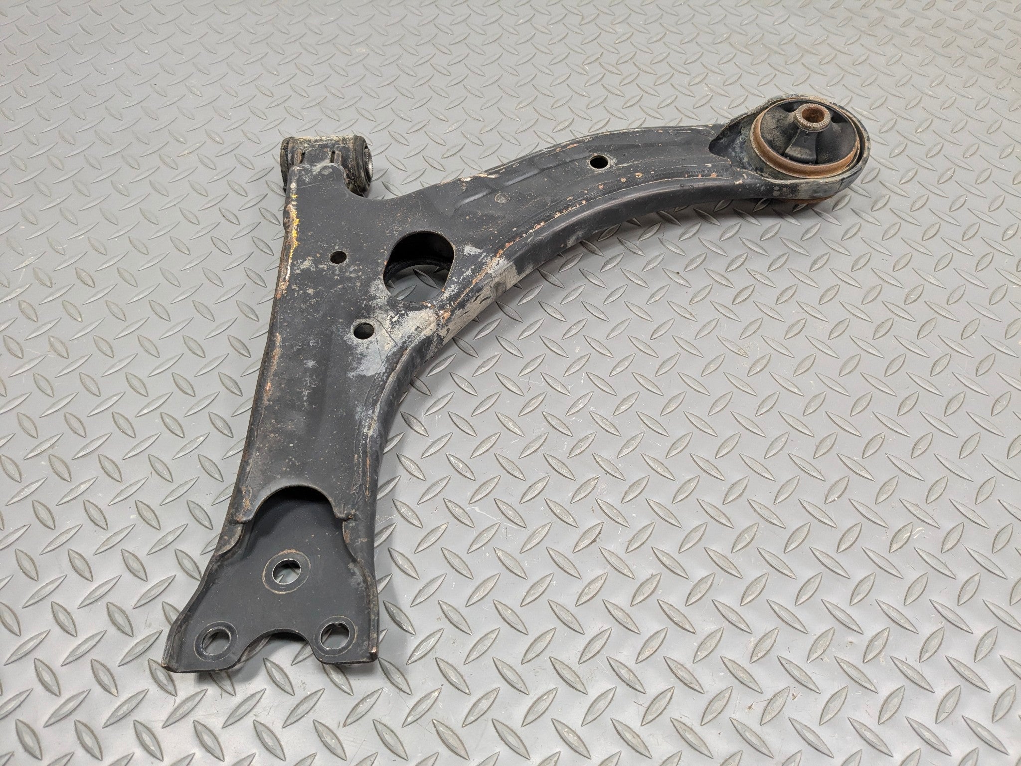 07 - 09 TOYOTA PRIUS OEM LOWER CONTROL ARM SUSPENSION FRONT RIGHT PASSENGER SIDE