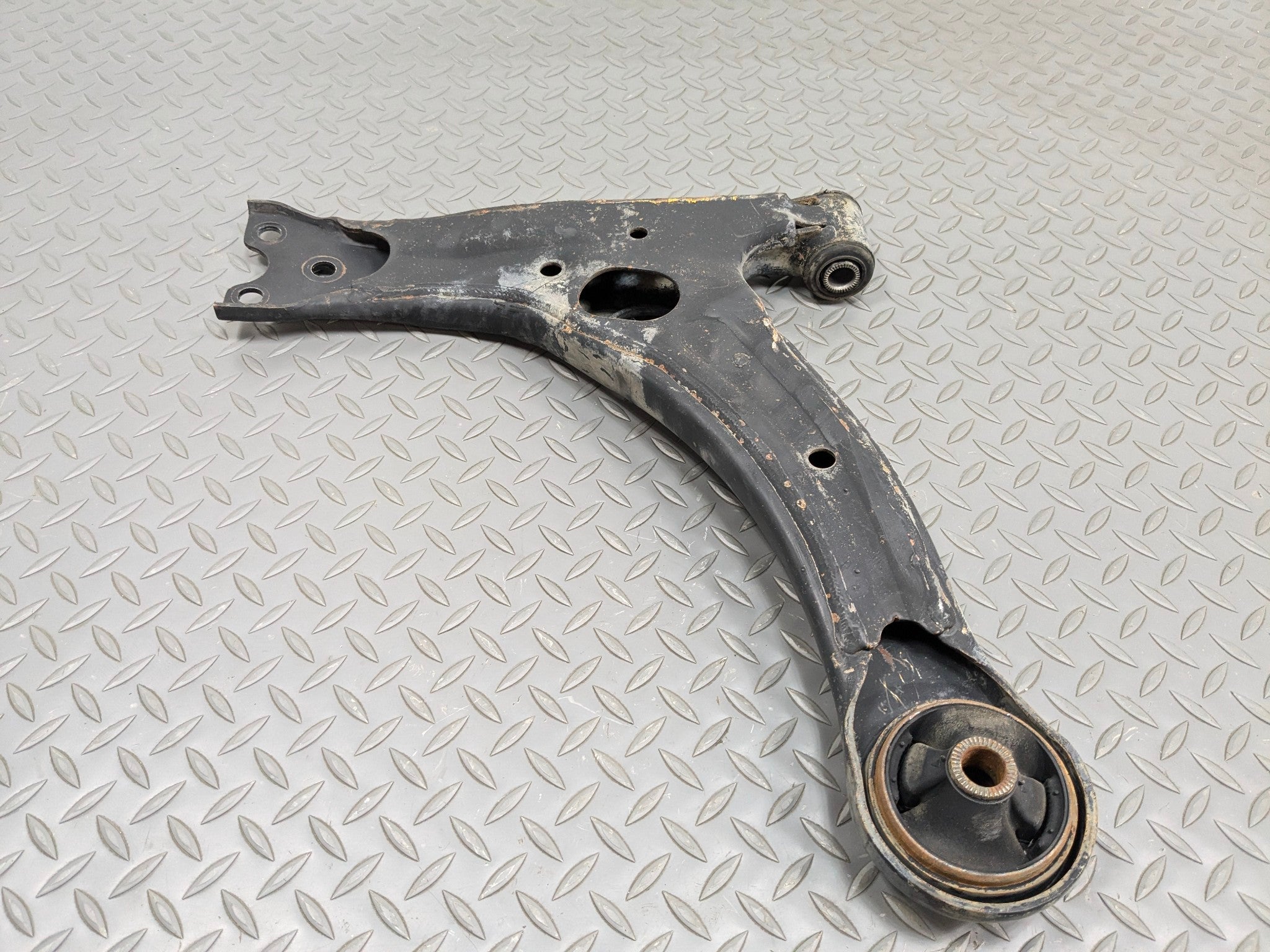 07 - 09 TOYOTA PRIUS OEM LOWER CONTROL ARM SUSPENSION FRONT RIGHT PASSENGER SIDE