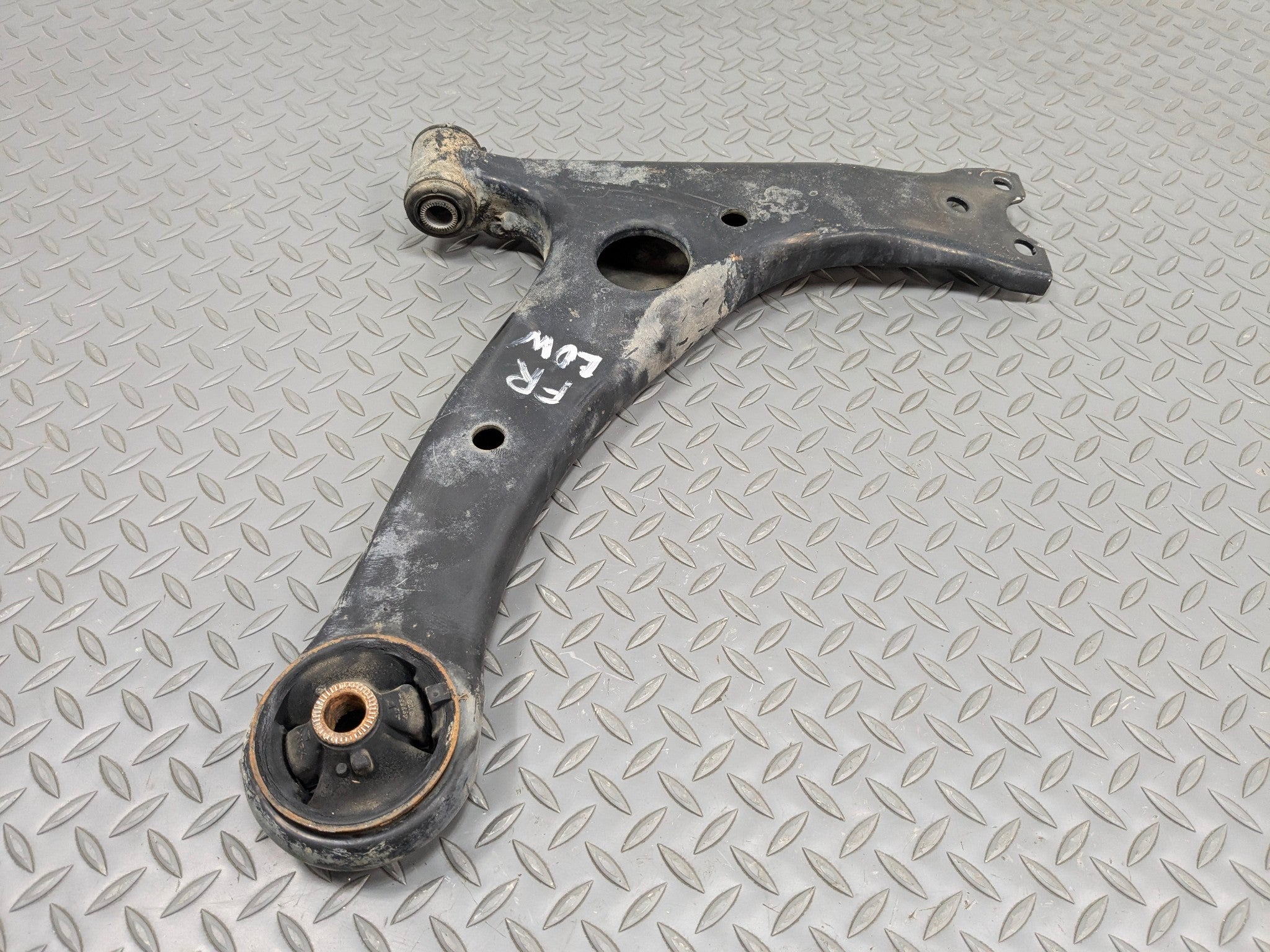 07 - 09 TOYOTA PRIUS OEM LOWER CONTROL ARM SUSPENSION FRONT RIGHT PASSENGER SIDE