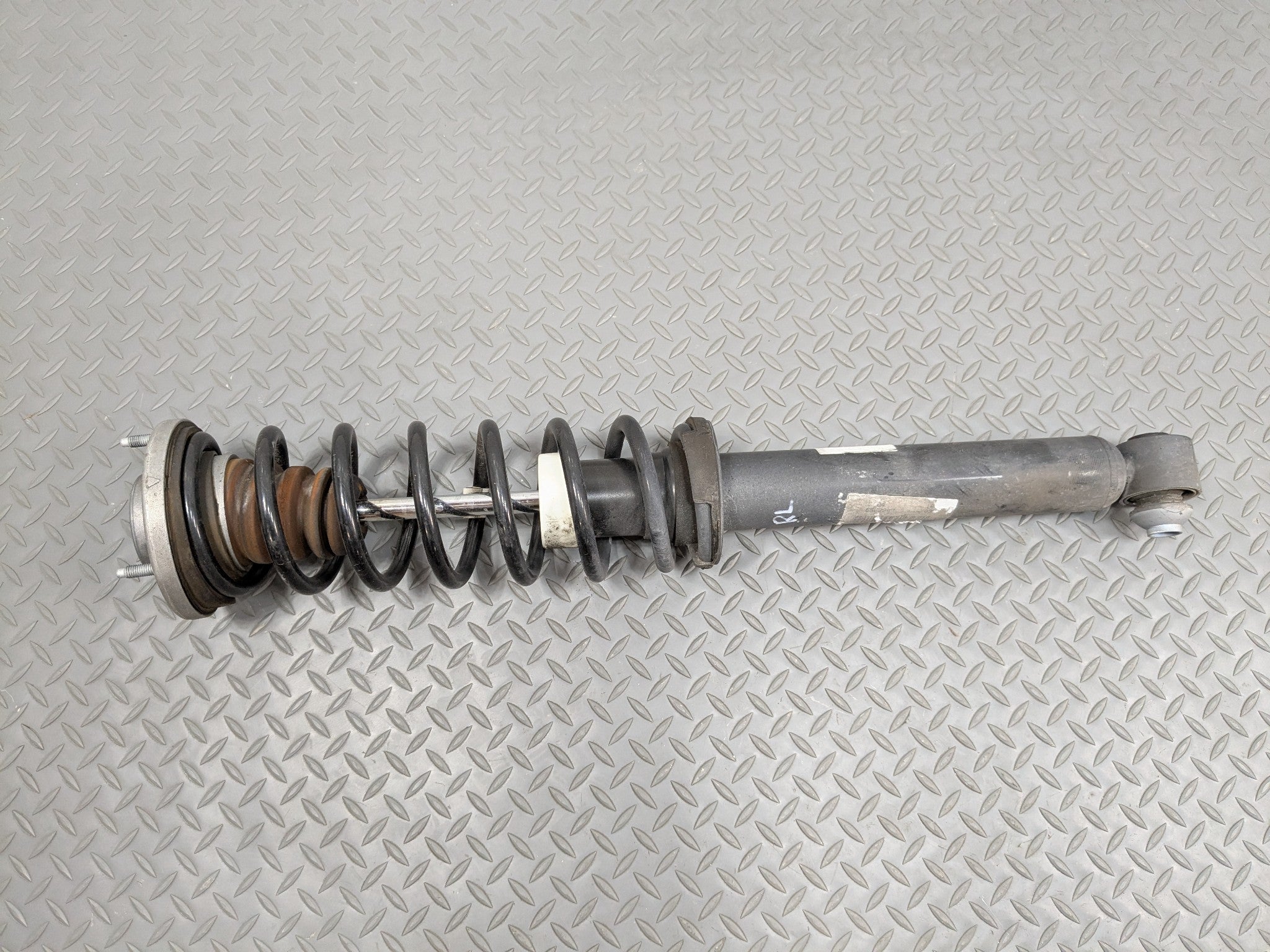 2014 - 2016 BMW 528I OEM SHOCK STRUT ABSORBER WITH COIL SPRING REAR LEFT SIDE