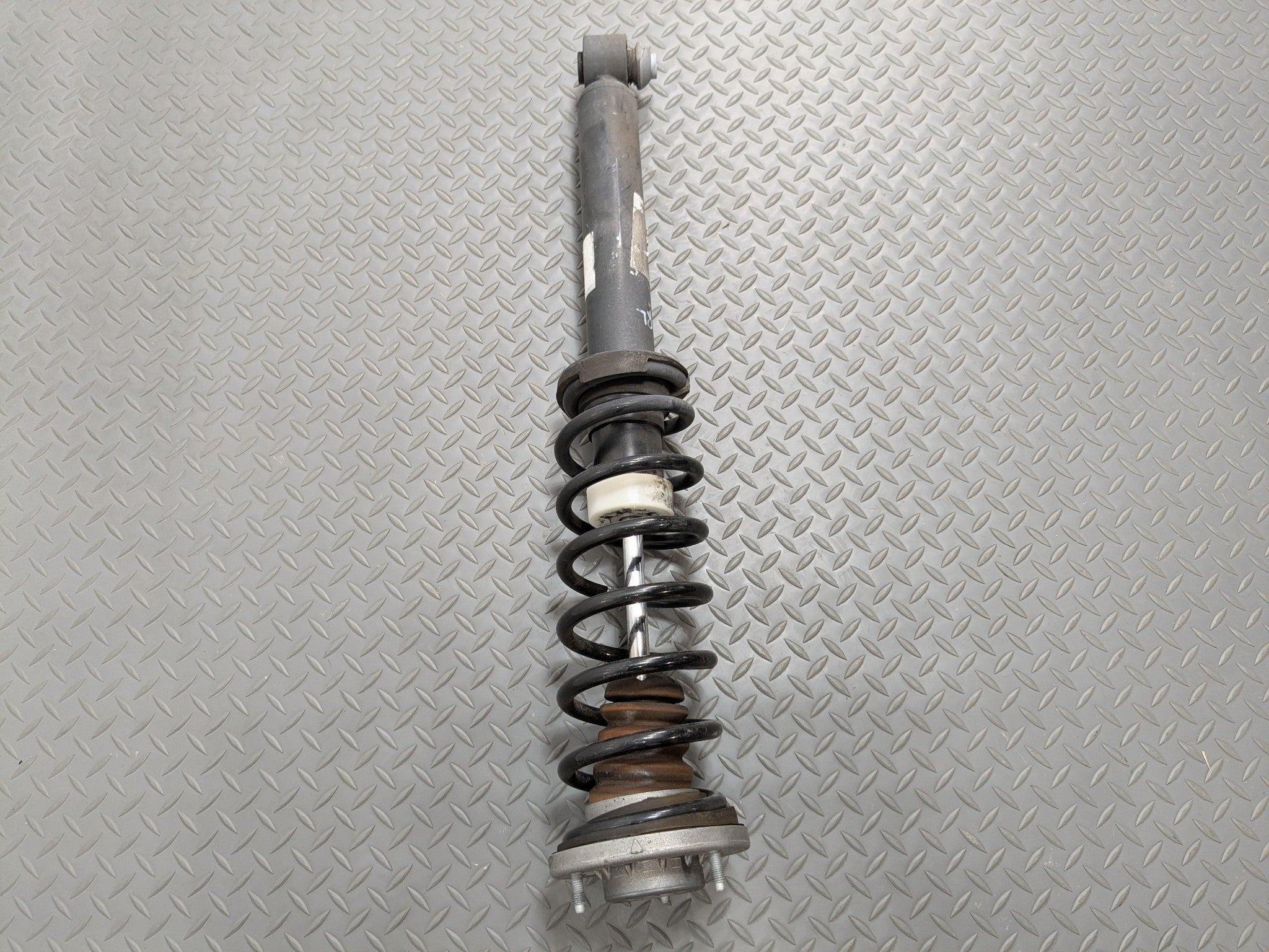 2014 - 2016 BMW 528I OEM SHOCK STRUT ABSORBER WITH COIL SPRING REAR LEFT SIDE