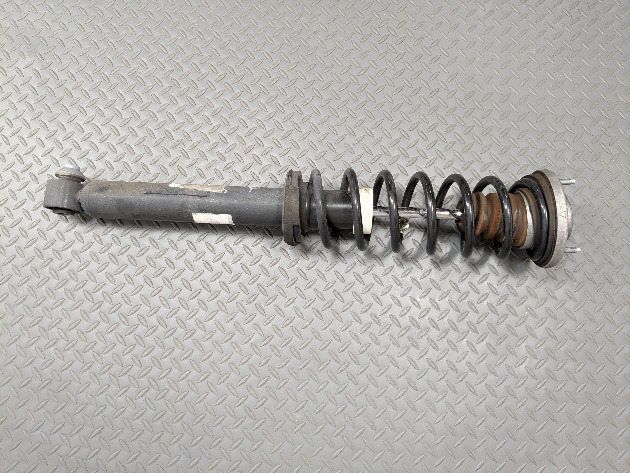 2014 - 2016 BMW 528I OEM SHOCK STRUT ABSORBER WITH COIL SPRING REAR LEFT SIDE