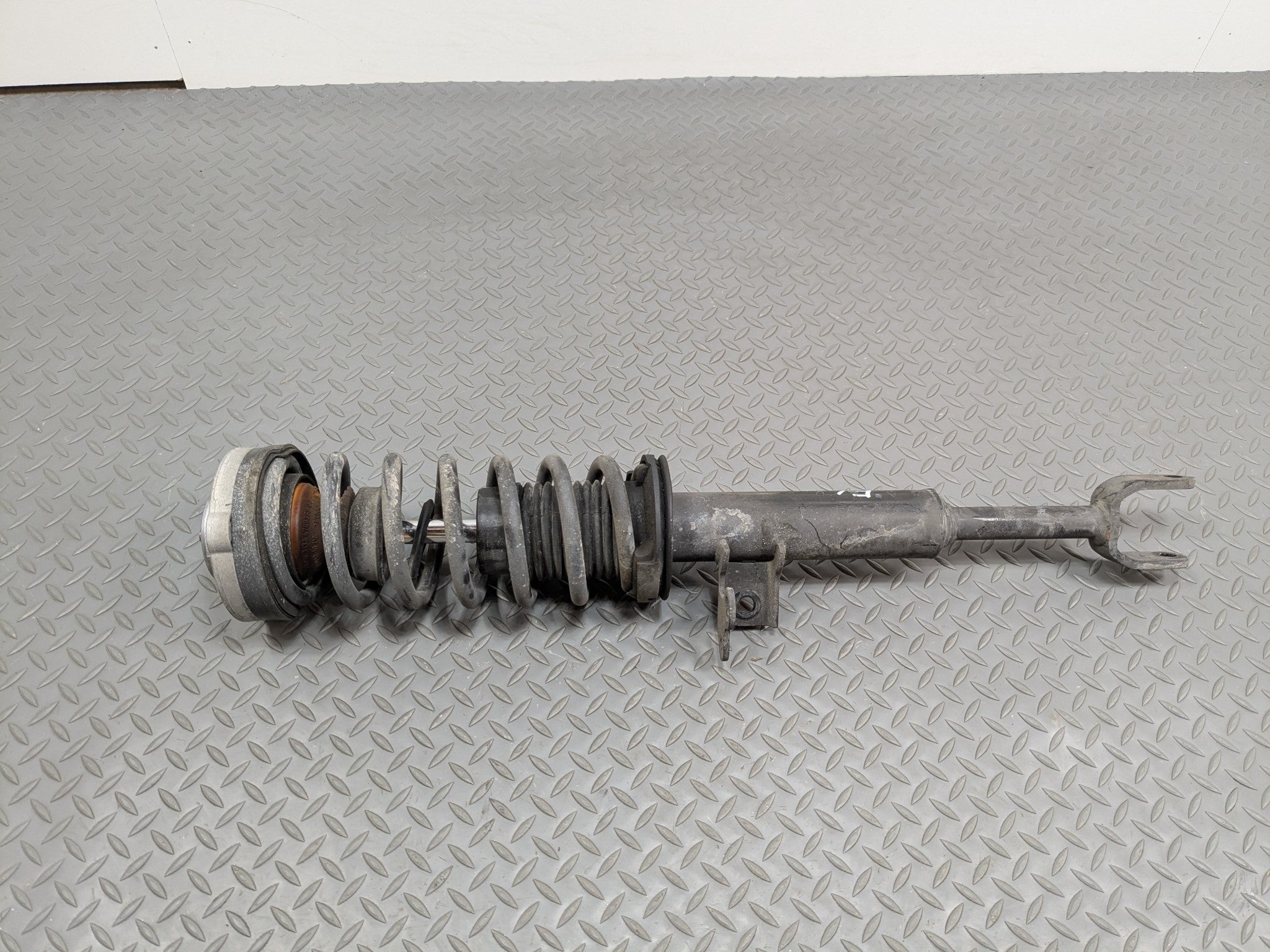 2014 - 2016 BMW 528I OEM STRUT SHOCK SPRING ABSORBER FRONT LEFT DRIVER SIDE