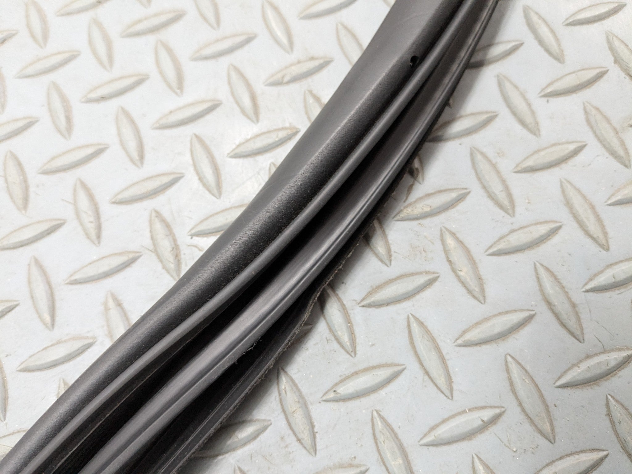 2014 - 2016 BMW 528I OEM DOOR SEAL WEATHER STRIPPING RUBBER FRONT RIGHT SIDE