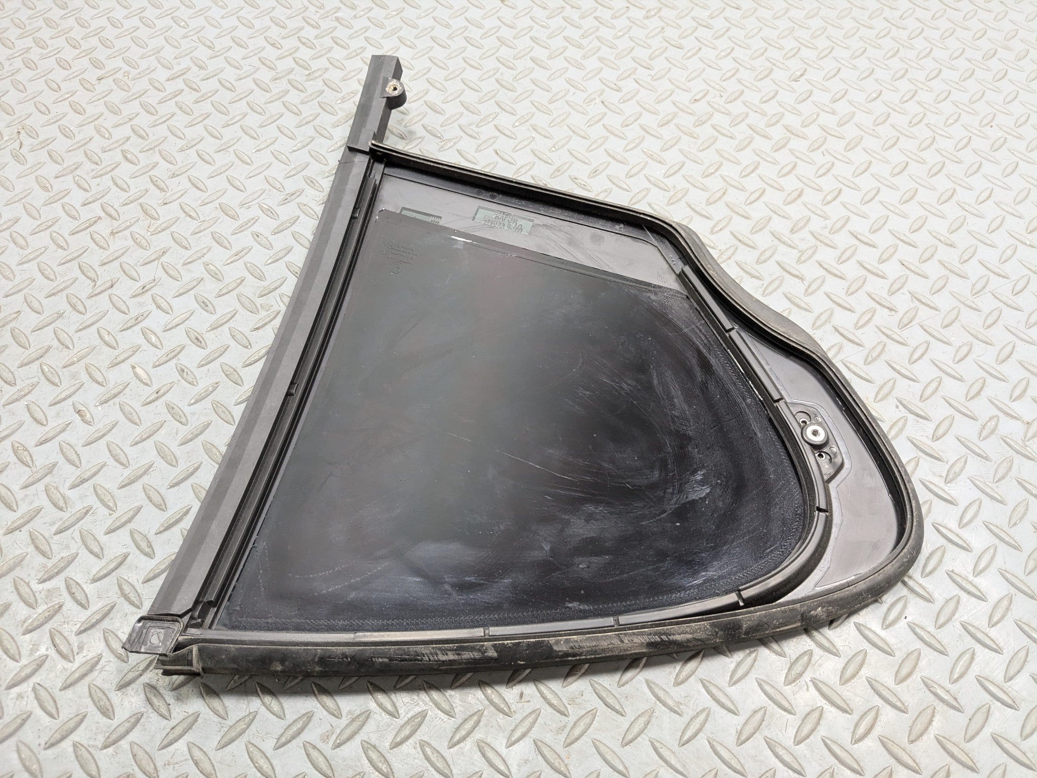 2014 - 2016 BMW 528I OEM WINDOW VENT GLASS WITH PRIVACY TINT REAR LEFT SIDE