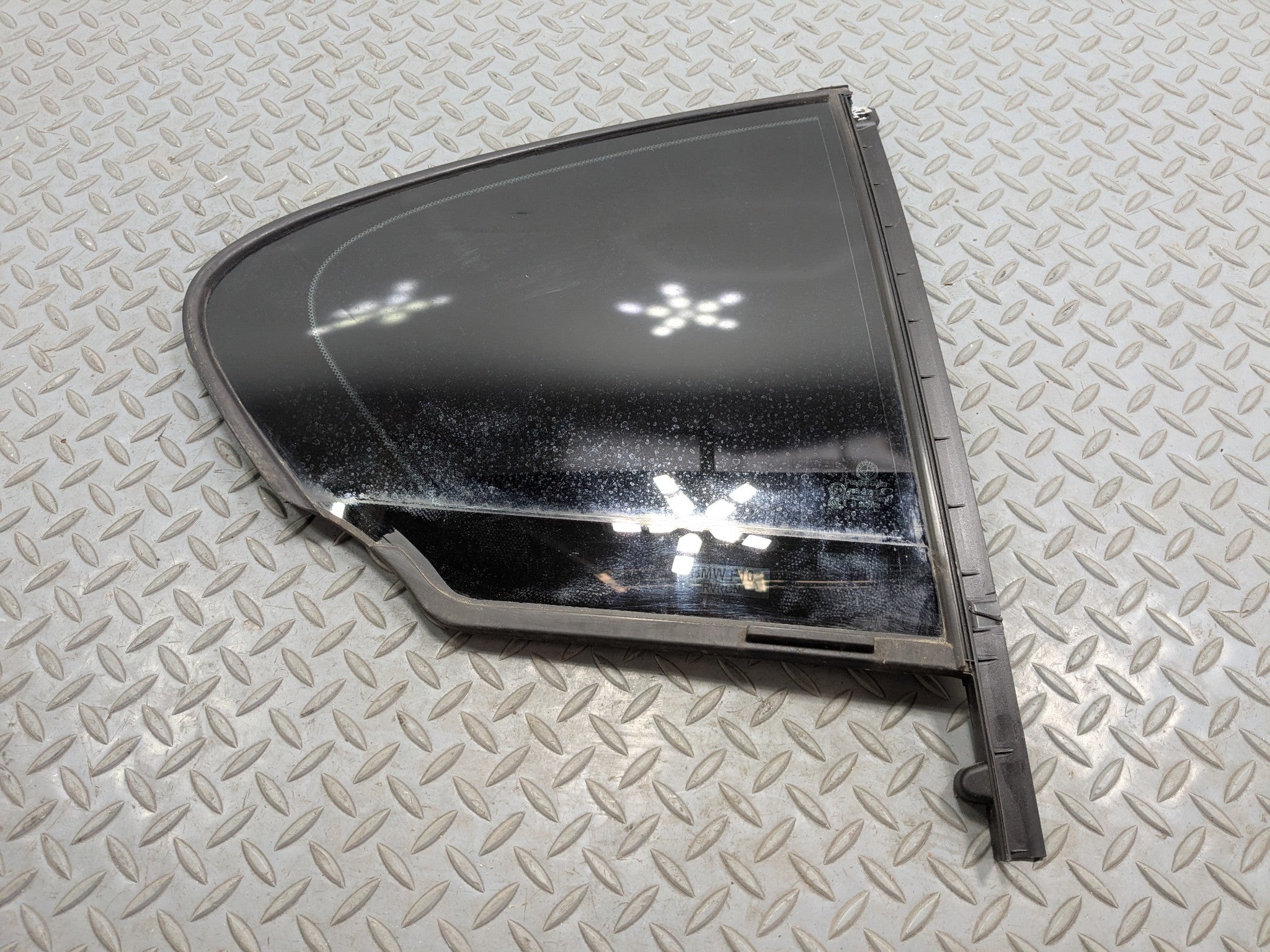 2014 - 2016 BMW 528I OEM WINDOW VENT GLASS WITH PRIVACY TINT REAR RIGHT SIDE
