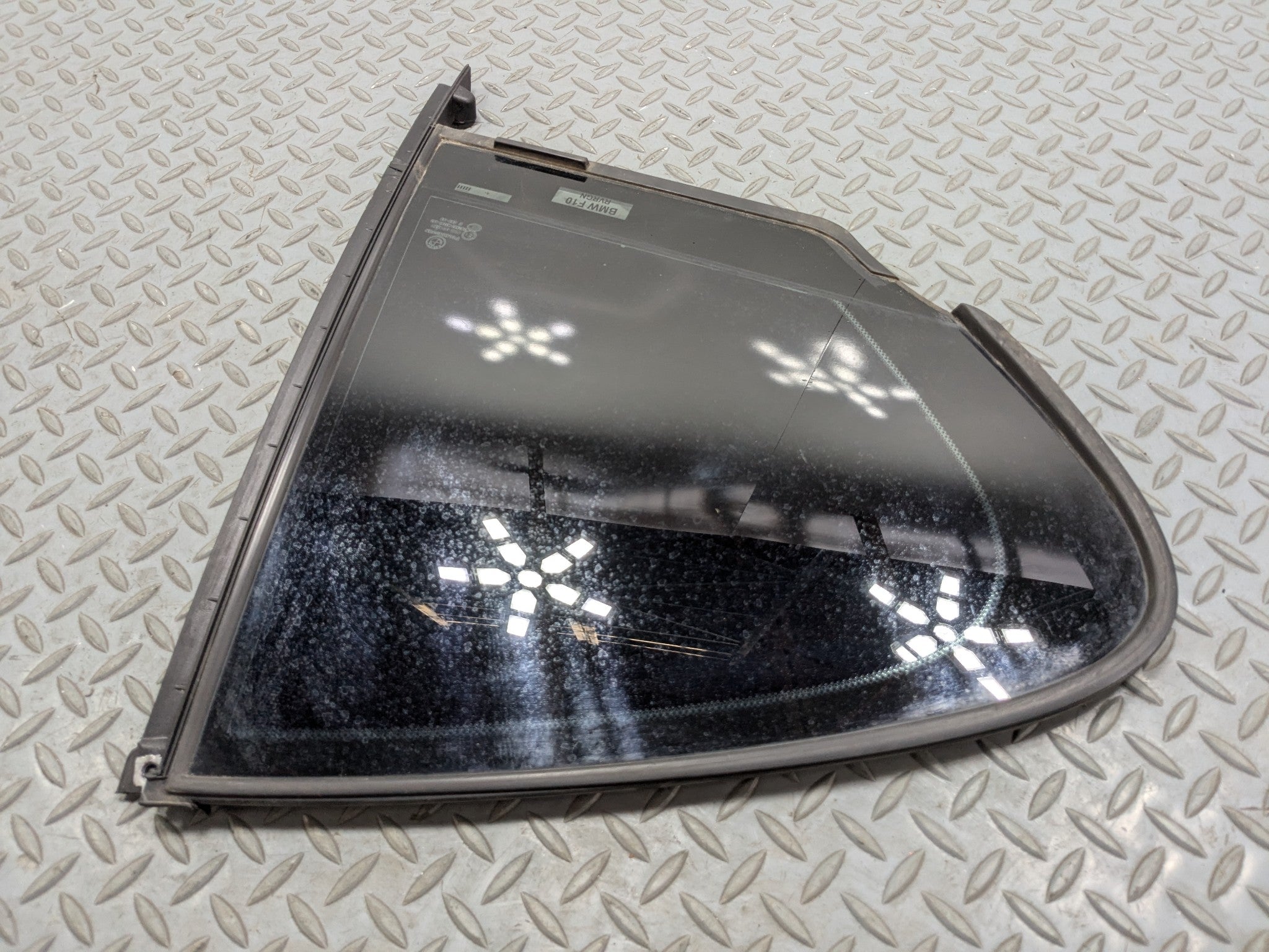 2014 - 2016 BMW 528I OEM WINDOW VENT GLASS WITH PRIVACY TINT REAR RIGHT SIDE