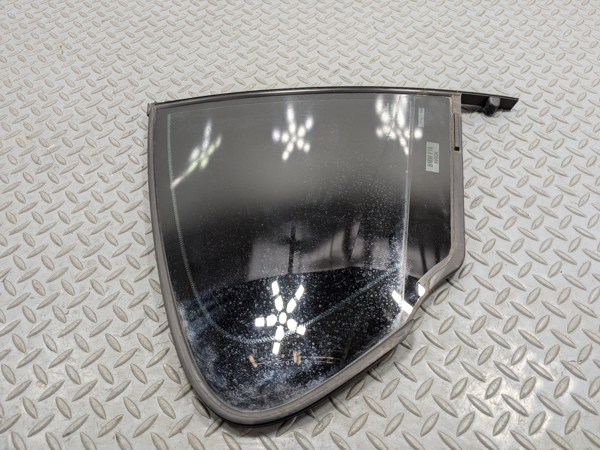 2014 - 2016 BMW 528I OEM WINDOW VENT GLASS WITH PRIVACY TINT REAR RIGHT SIDE