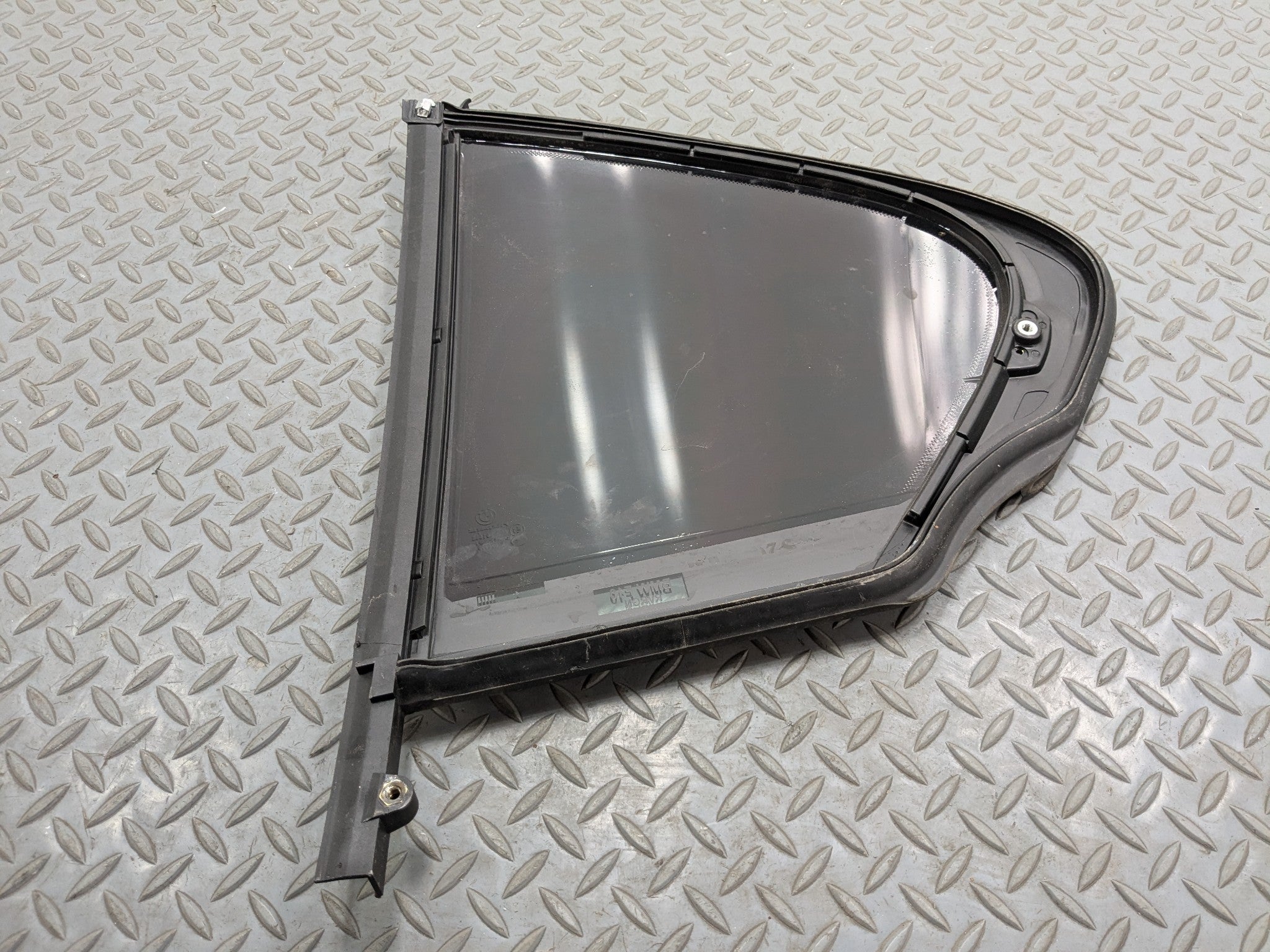 2014 - 2016 BMW 528I OEM WINDOW VENT GLASS WITH PRIVACY TINT REAR RIGHT SIDE