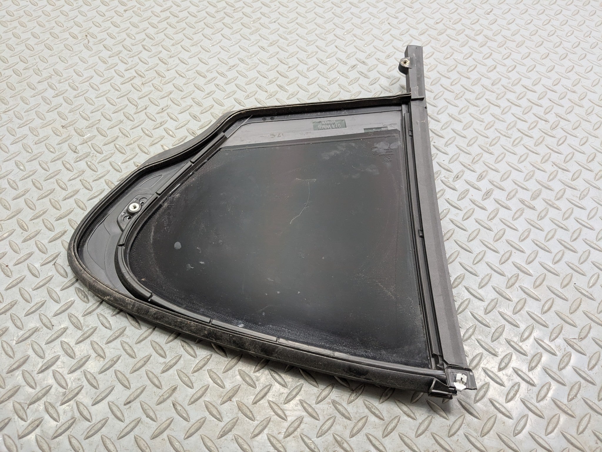 2014 - 2016 BMW 528I OEM WINDOW VENT GLASS WITH PRIVACY TINT REAR RIGHT SIDE