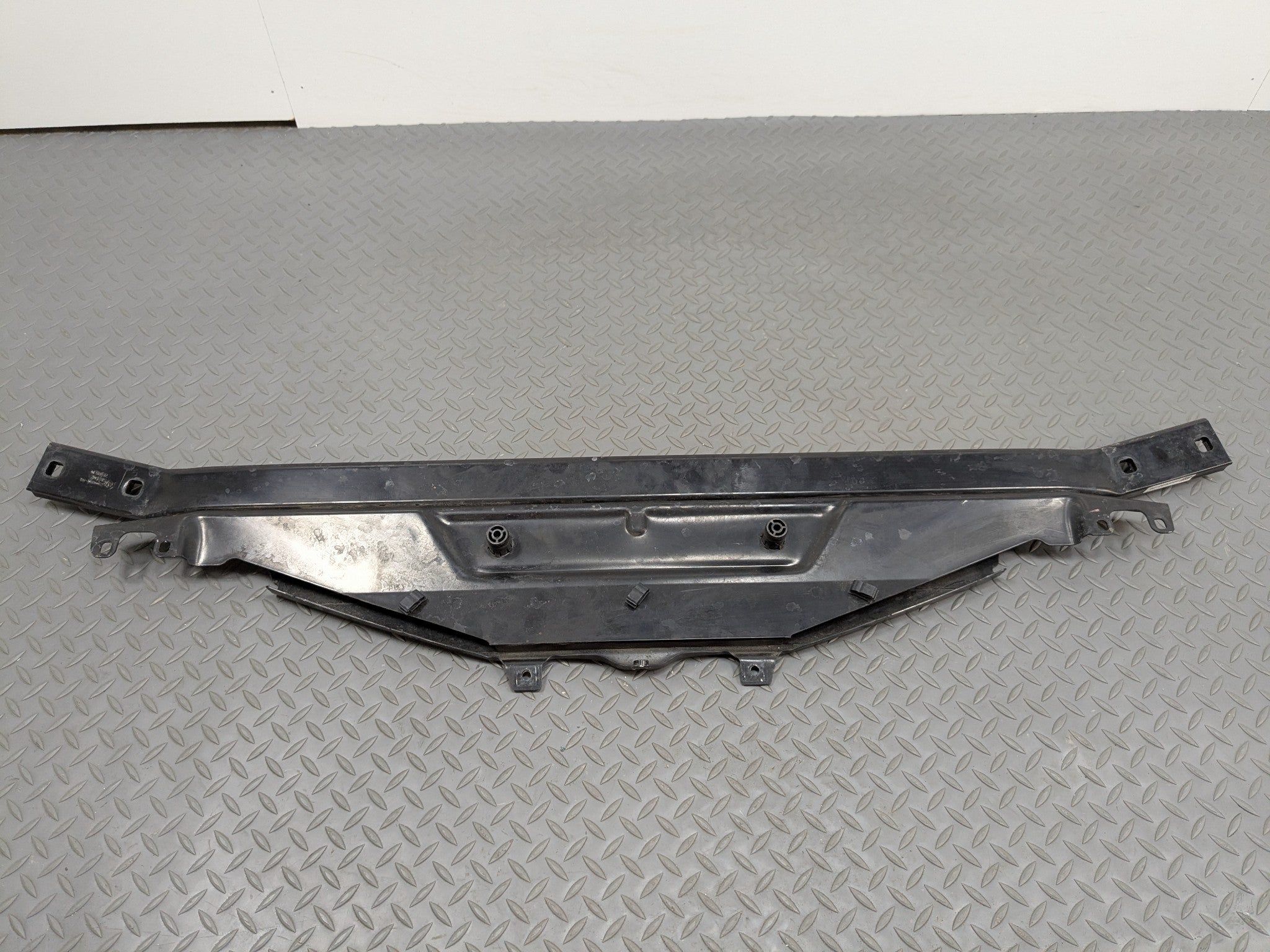 2014 - 2016 BMW 528I OEM RADIATOR SUPPORT MOUNT BRACKET TIE BAR FRONT UPPER