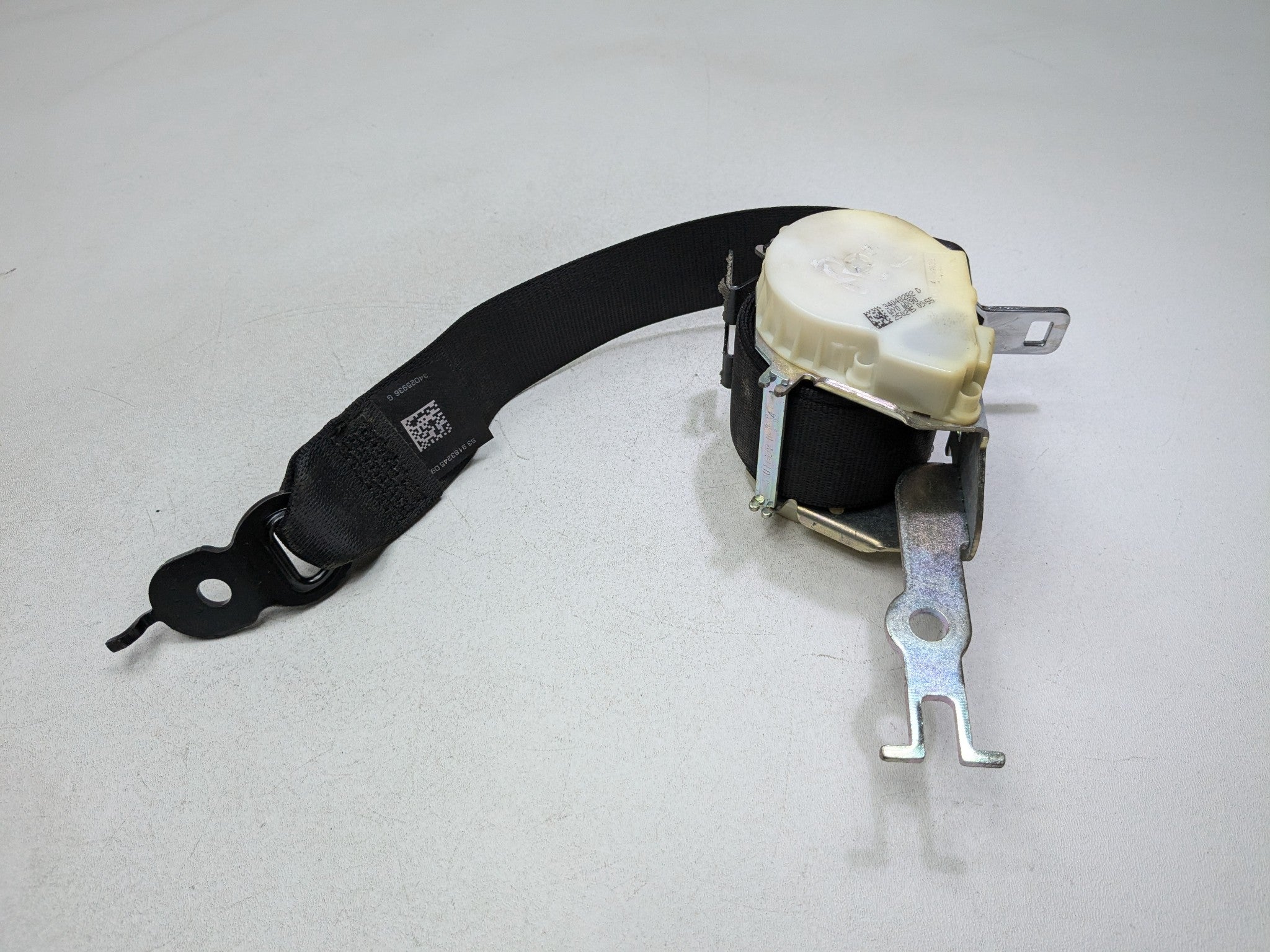 2014 - 2016 BMW 528I OEM SEAT BELT RETRACTOR REAR LEFT DRIVER SIDE