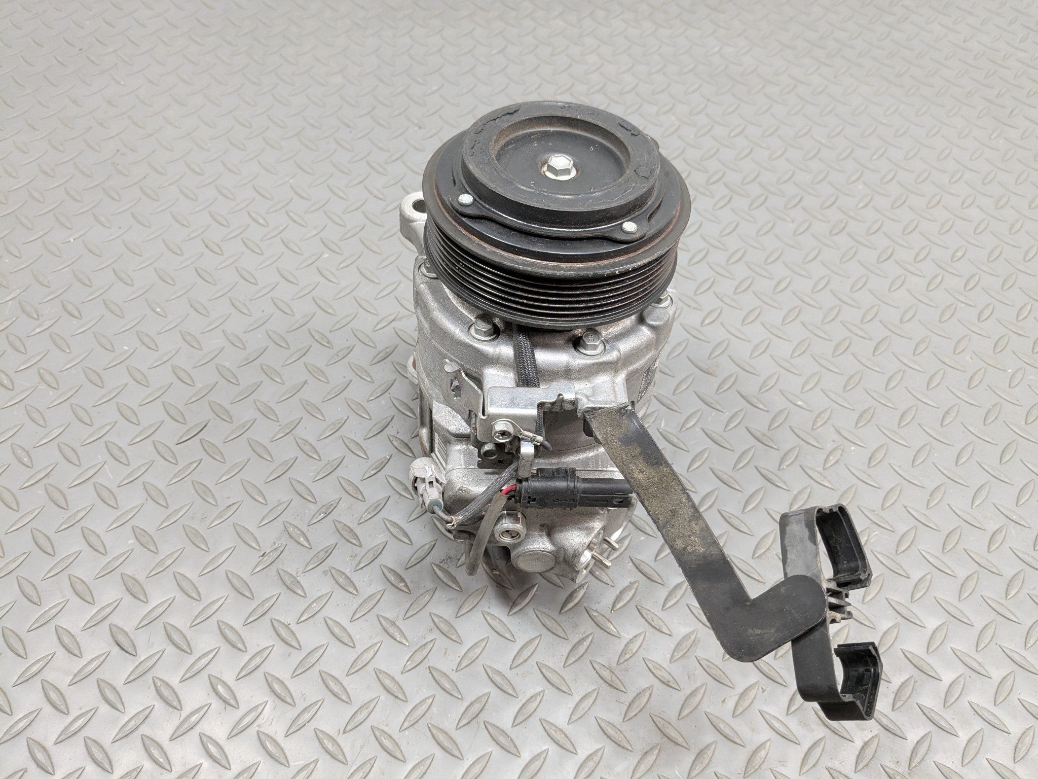 2014 - 2016 BMW 528I OEM AC AIR CONDITIONING AIR COMPRESSOR PUMP UNIT