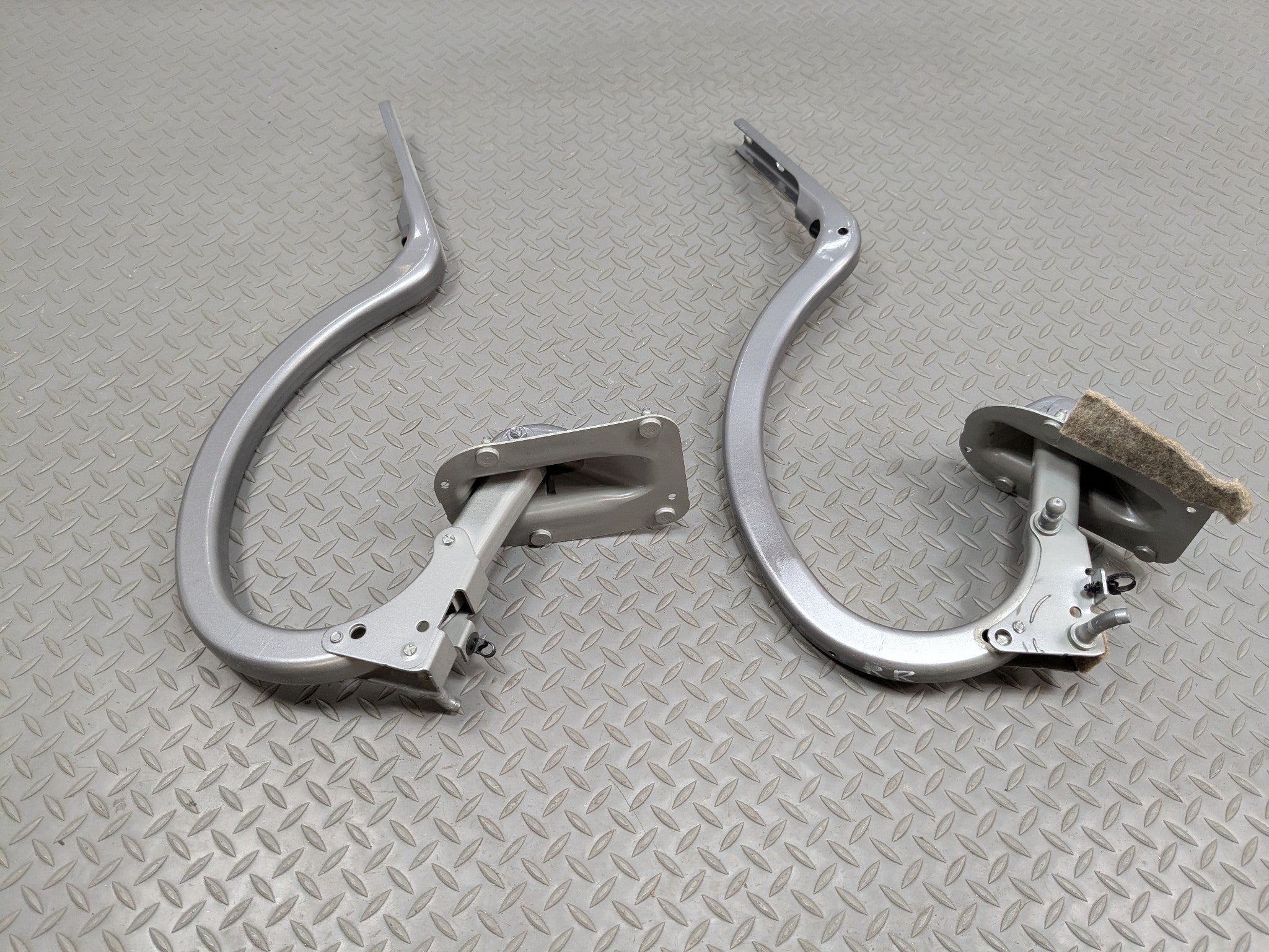 2014 - 2016 BMW 528I OEM TAIL GATE HINGE REAR LEFT AND RIGHT SIDE TRUNK LID