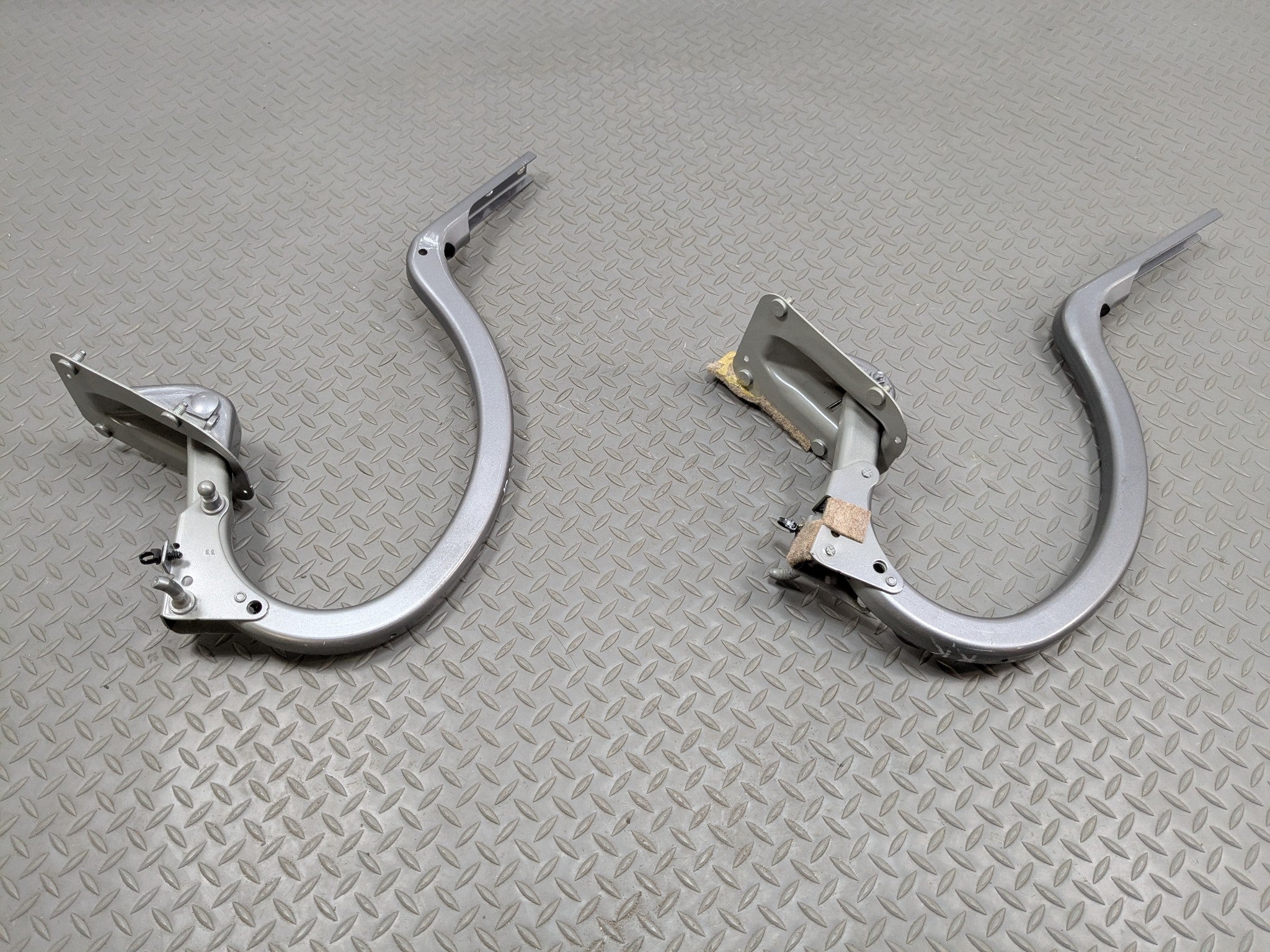 2014 - 2016 BMW 528I OEM TAIL GATE HINGE REAR LEFT AND RIGHT SIDE TRUNK LID