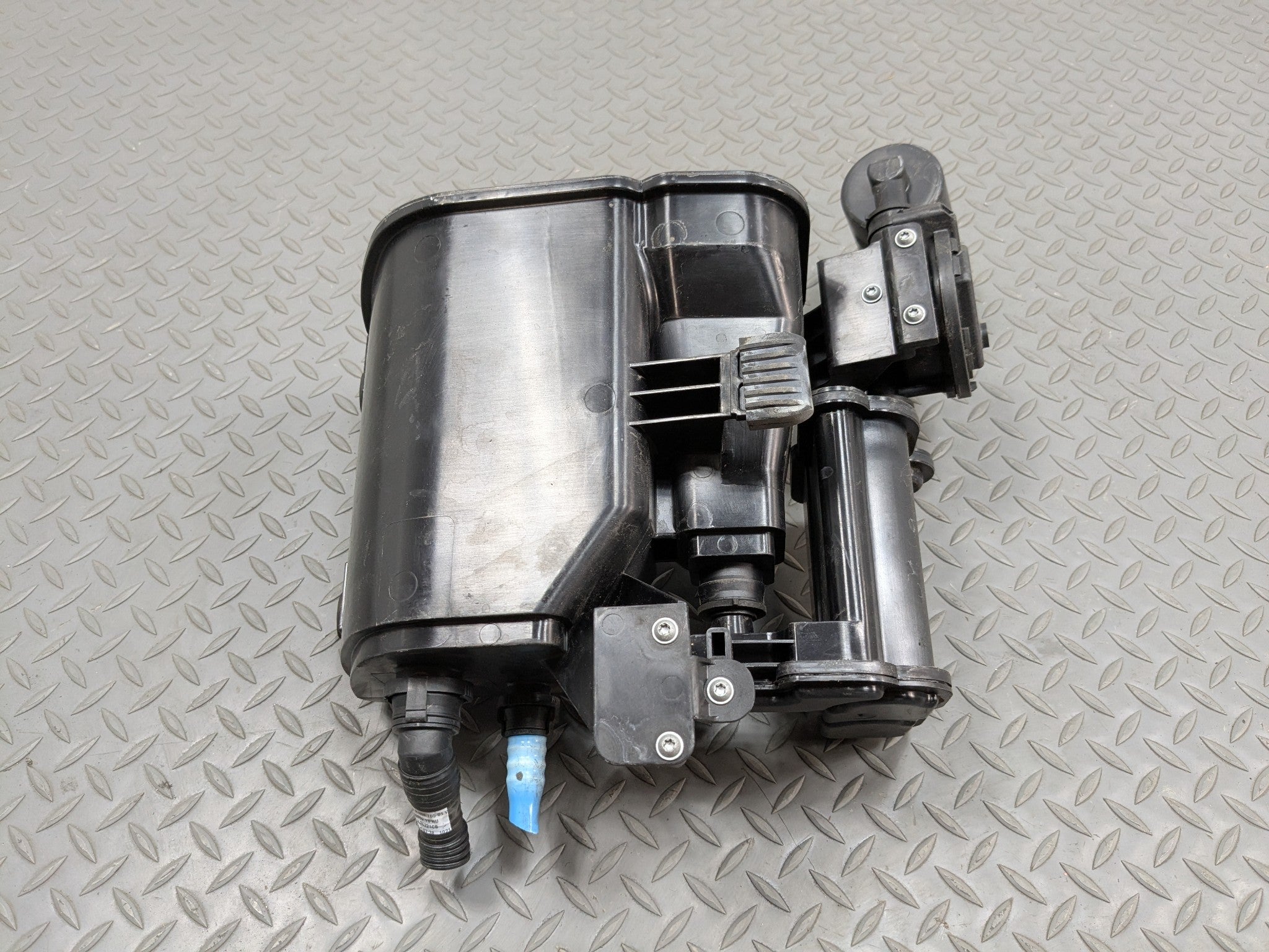 2014 - 2016 BMW 528I OEM FUEL VAPOR GAS CHARCOAL EVAPORATOR CANISTER