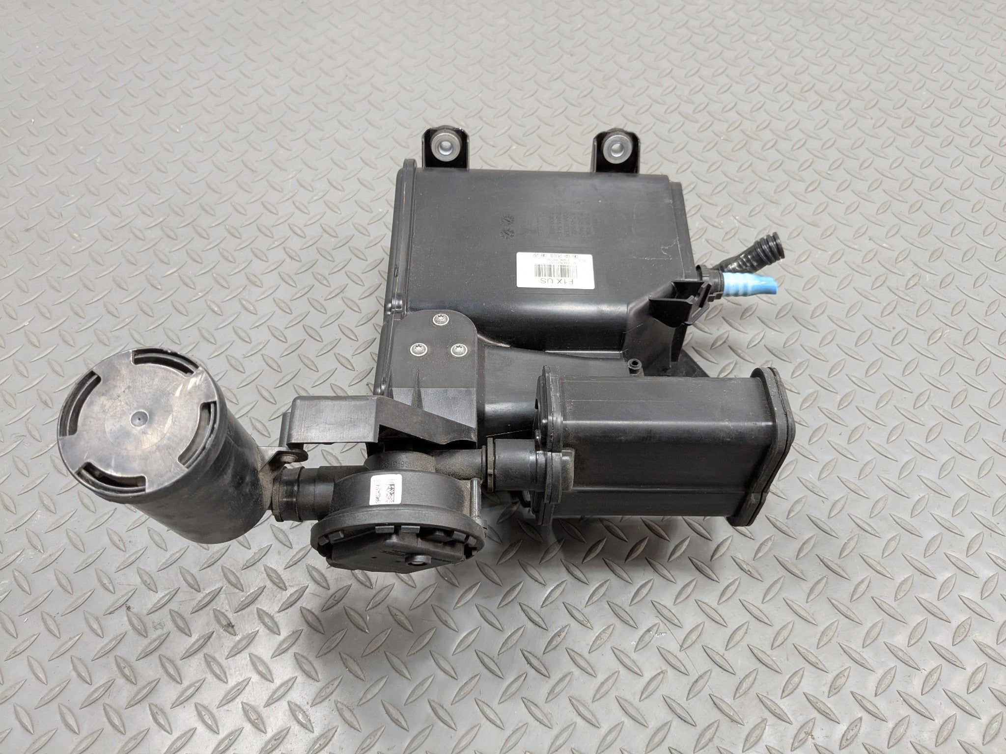 2014 - 2016 BMW 528I OEM FUEL VAPOR GAS CHARCOAL EVAPORATOR CANISTER