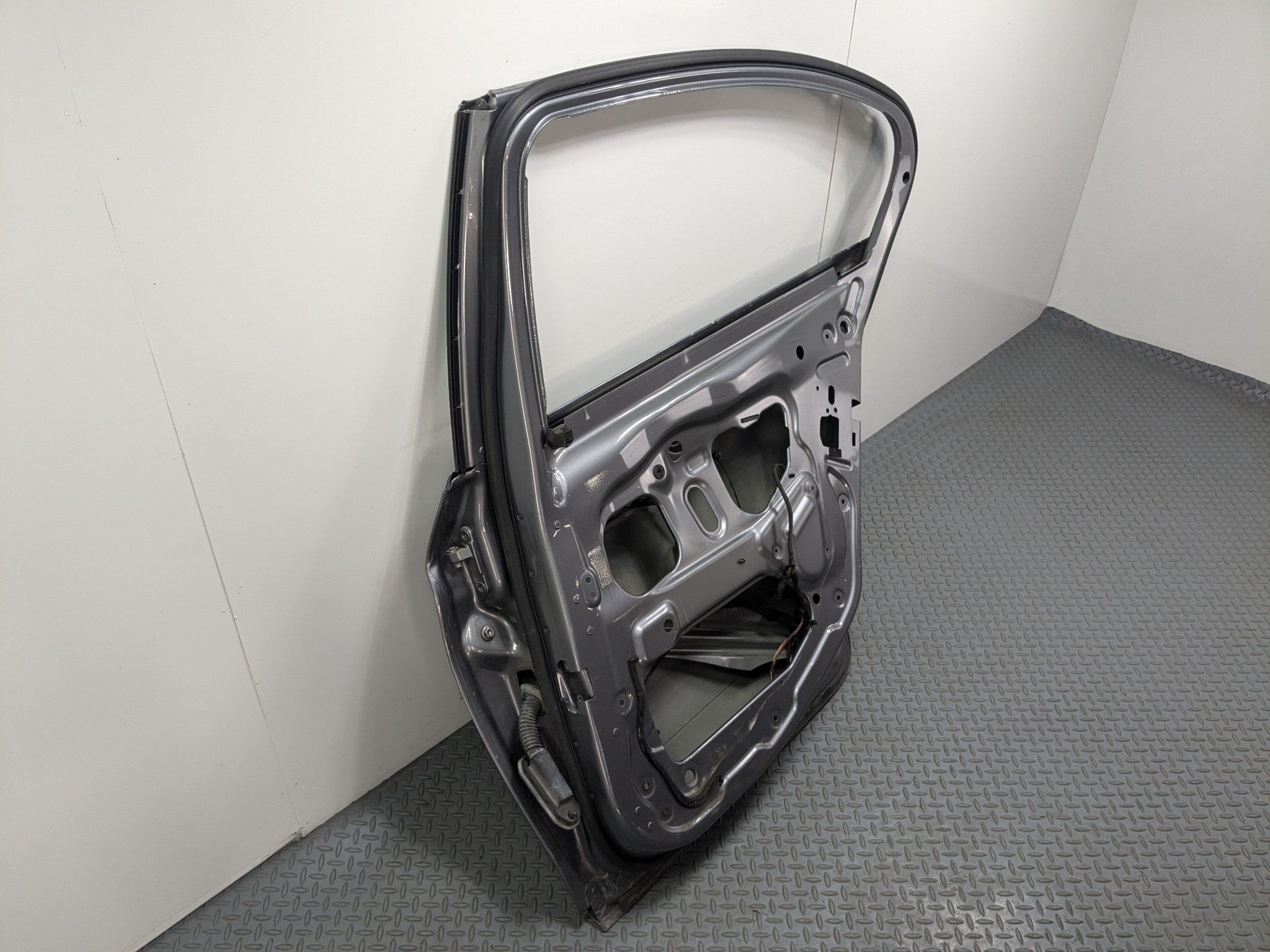 2014 - 2016 BMW 528I OEM DOOR SHELL PANEL MINERAL GRAY METALLIC REAR RIGHT SIDE