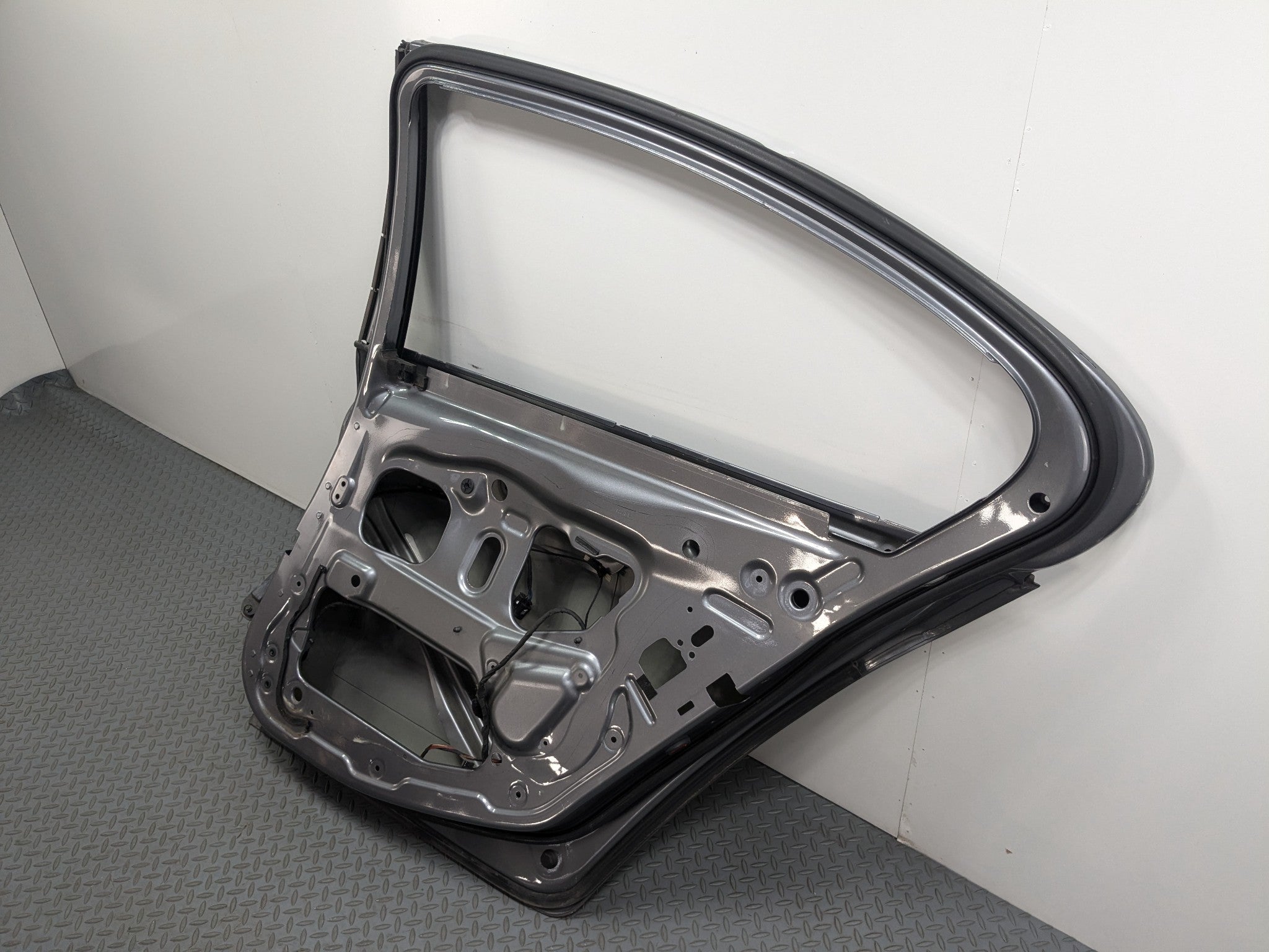 2014 - 2016 BMW 528I OEM DOOR SHELL PANEL MINERAL GRAY METALLIC REAR RIGHT SIDE