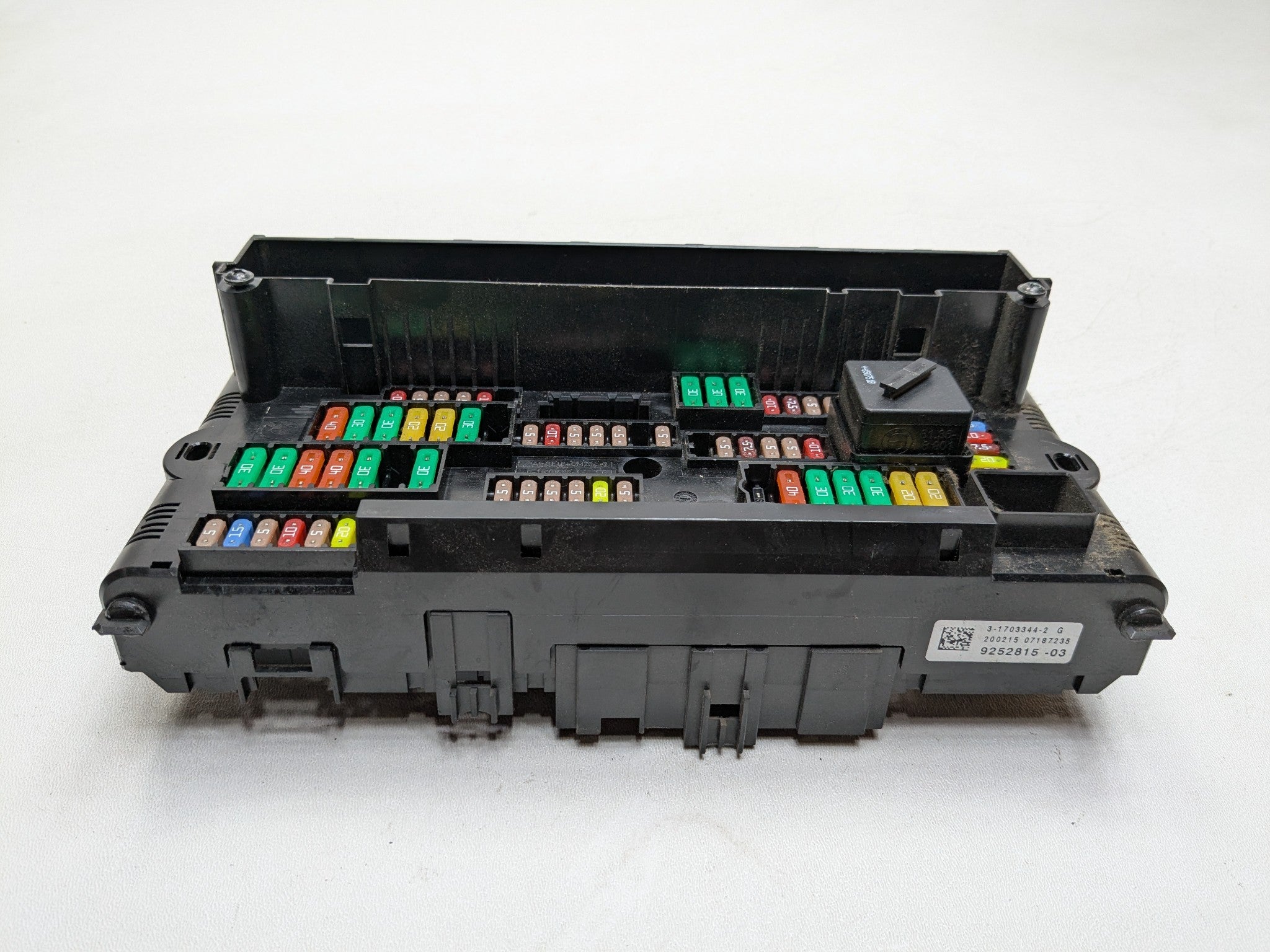 2014 - 2016 BMW 528I OEM ENGINE FUSE RELAY JUNCTION BOX MODULE UNIT FRONT