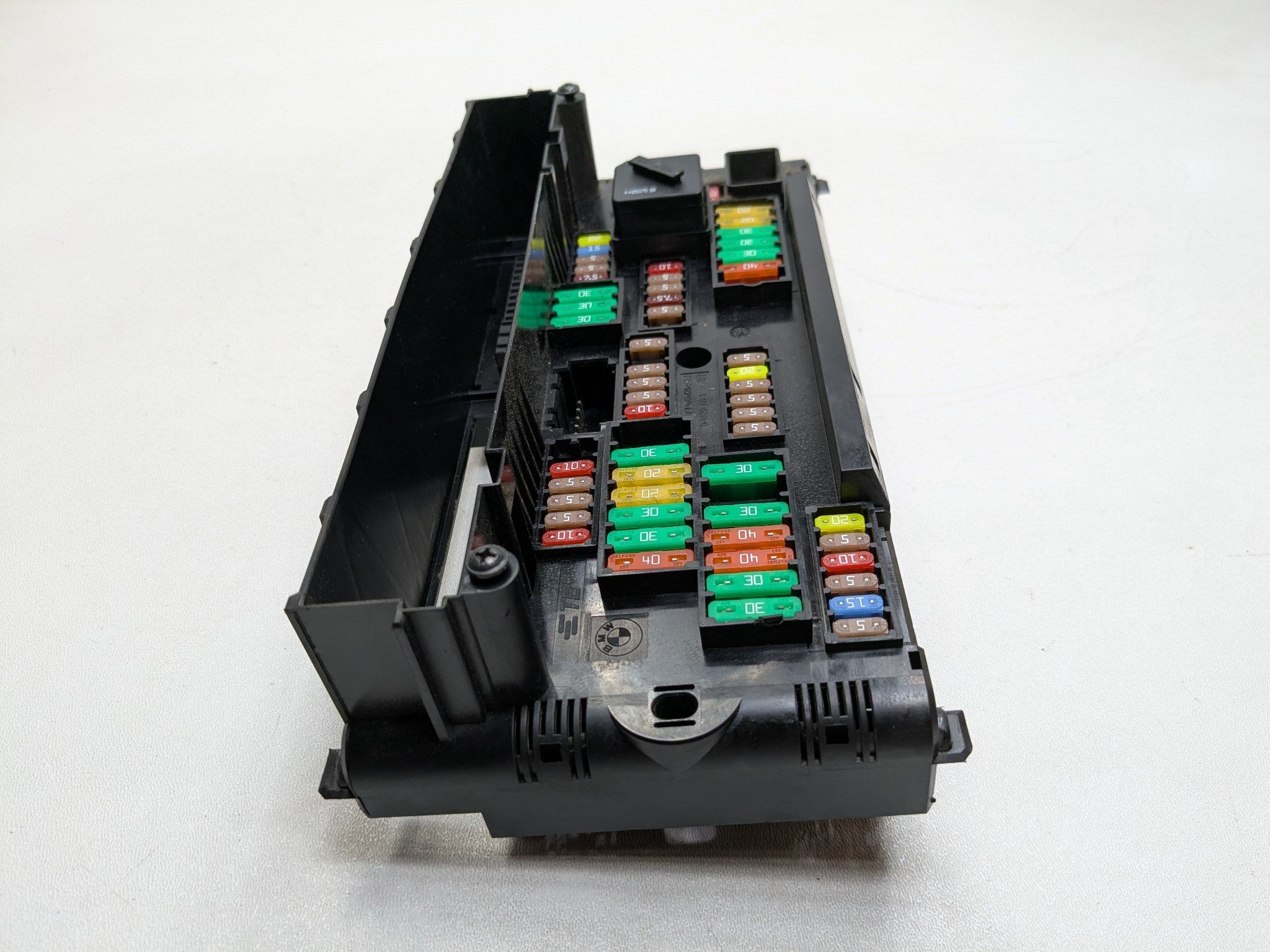 2014 - 2016 BMW 528I OEM ENGINE FUSE RELAY JUNCTION BOX MODULE UNIT FRONT