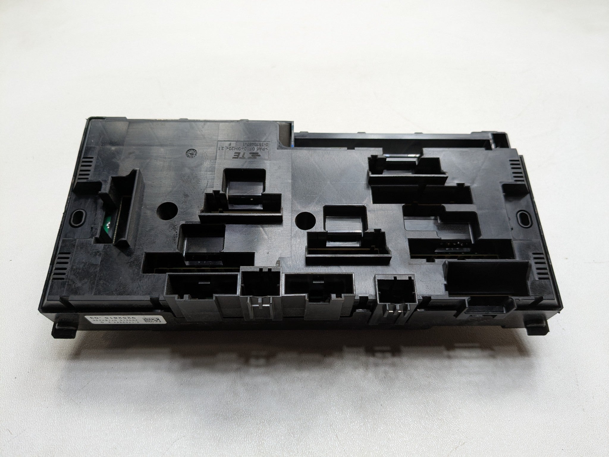 2014 - 2016 BMW 528I OEM ENGINE FUSE RELAY JUNCTION BOX MODULE UNIT FRONT