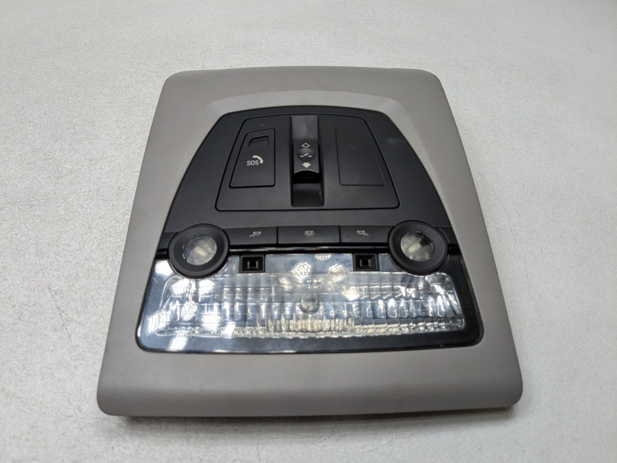 2014 - 2016 BMW 528I OEM OVERHEAD DOME READING LIGHT LAMP FRONT CENTER INTERIOR