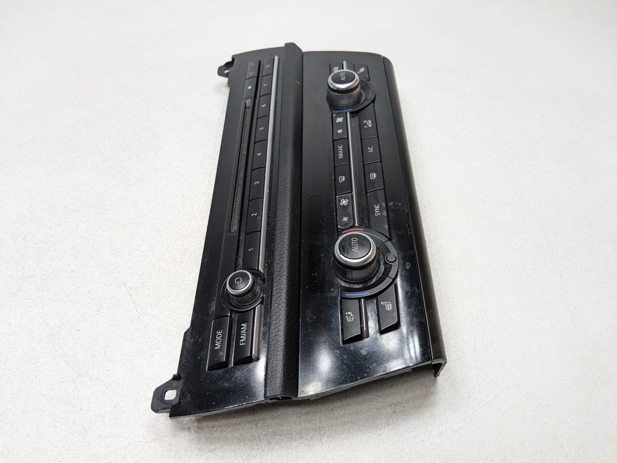 2014 - 2016 BMW 528I OEM CLIMATE HEATER RADIO AUDIO CONTROL UNIT BLACK