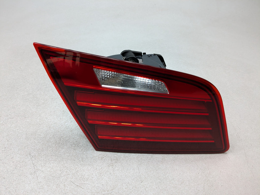 2014 - 2016 BMW 528I OEM TAIL LIGHT ASSEMBLY INNER LID MOUNTED REAR LEFT SIDE