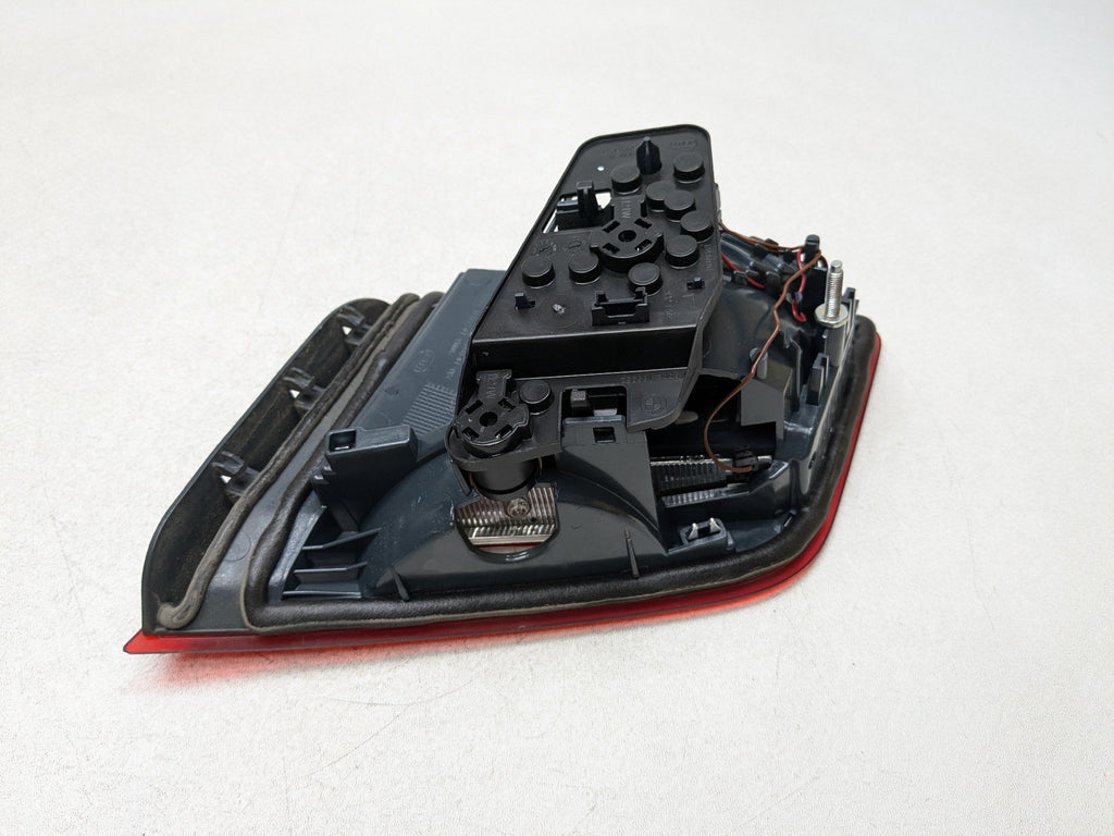 2014 - 2016 BMW 528I OEM TAIL LIGHT ASSEMBLY INNER LID MOUNTED REAR LEFT SIDE