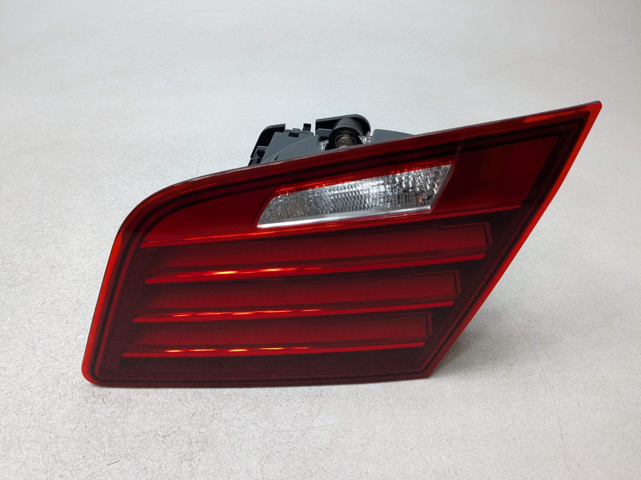 2014 - 2016 BMW 528I OEM TAIL LIGHT ASSEMBLY INNER LID MOUNTED REAR RIGHT SIDE
