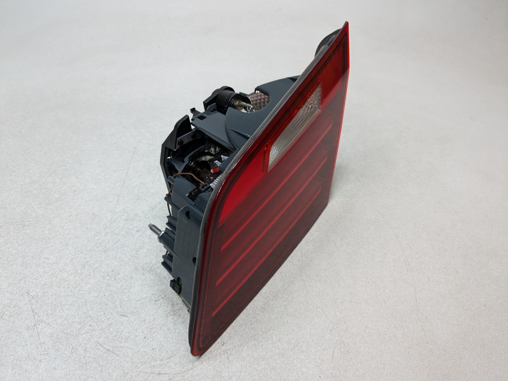 2014 - 2016 BMW 528I OEM TAIL LIGHT ASSEMBLY INNER LID MOUNTED REAR RIGHT SIDE