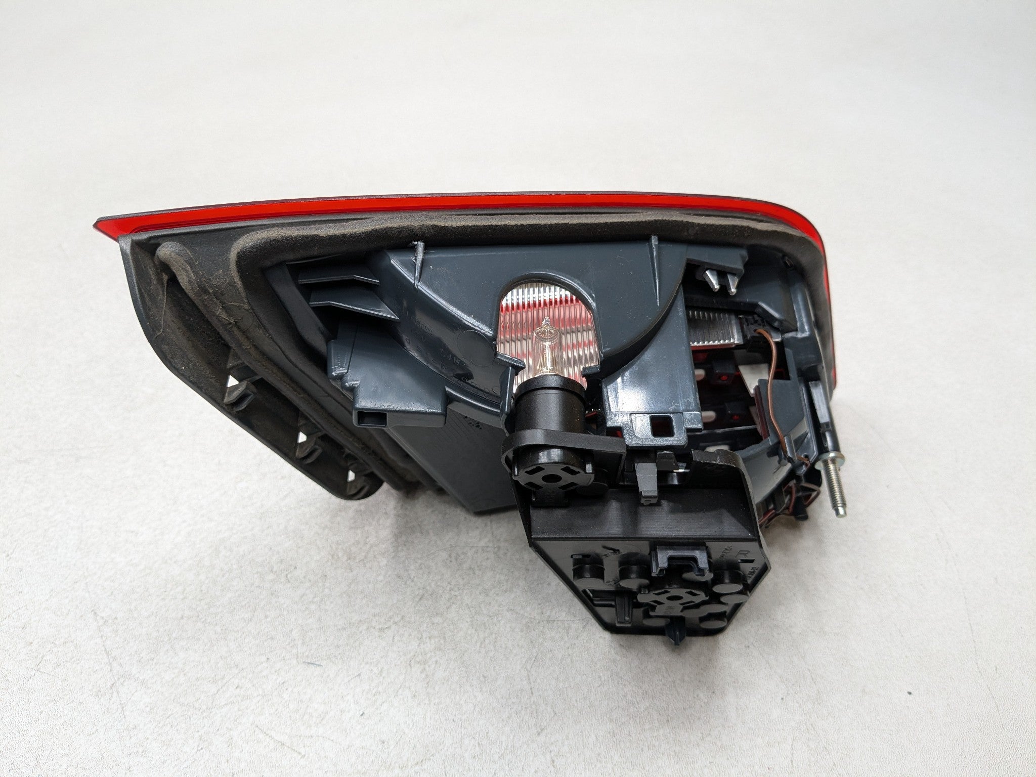2014 - 2016 BMW 528I OEM TAIL LIGHT ASSEMBLY INNER LID MOUNTED REAR RIGHT SIDE