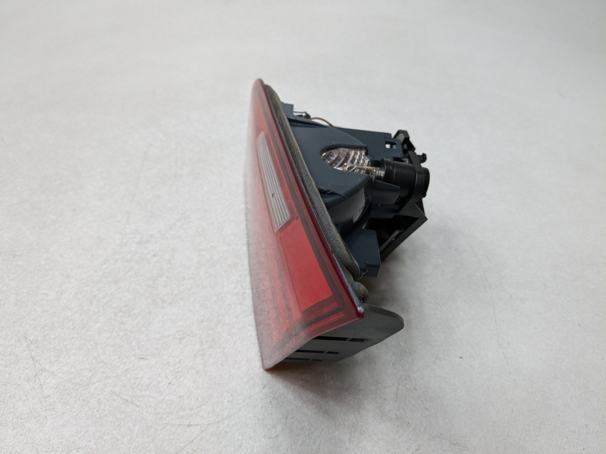 2014 - 2016 BMW 528I OEM TAIL LIGHT ASSEMBLY INNER LID MOUNTED REAR RIGHT SIDE