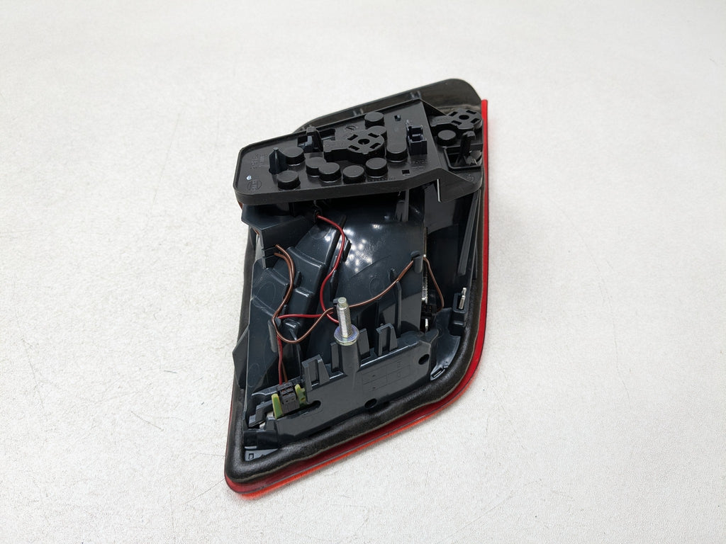 2014 - 2016 BMW 528I OEM TAIL LIGHT ASSEMBLY INNER LID MOUNTED REAR RIGHT SIDE