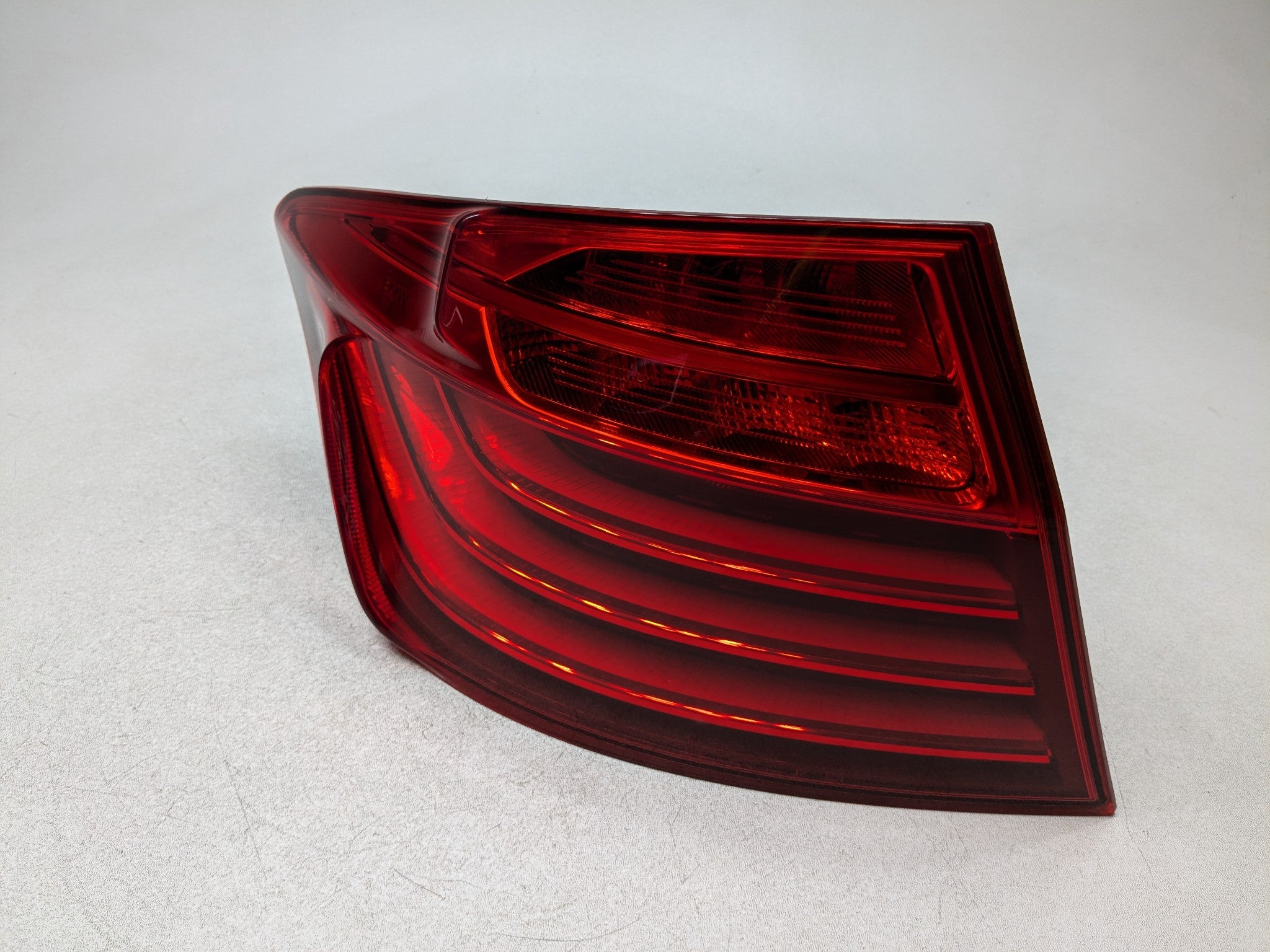 2014 - 2016 BMW 528I OEM LID MOUNTED TAIL LIGHT ASSEMBLY REAR LEFT DRIVER SIDE