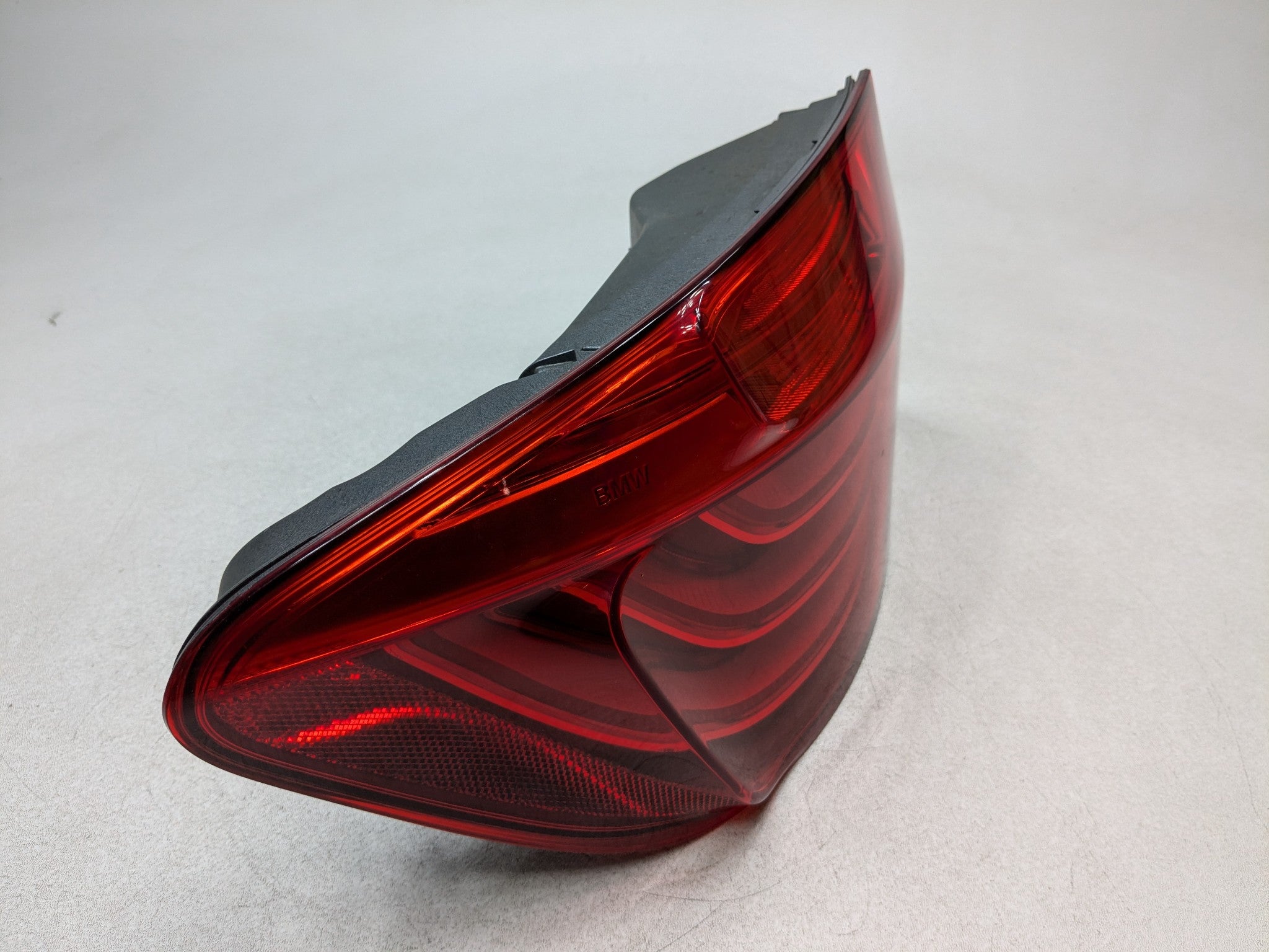 2014 - 2016 BMW 528I OEM LID MOUNTED TAIL LIGHT ASSEMBLY REAR LEFT DRIVER SIDE